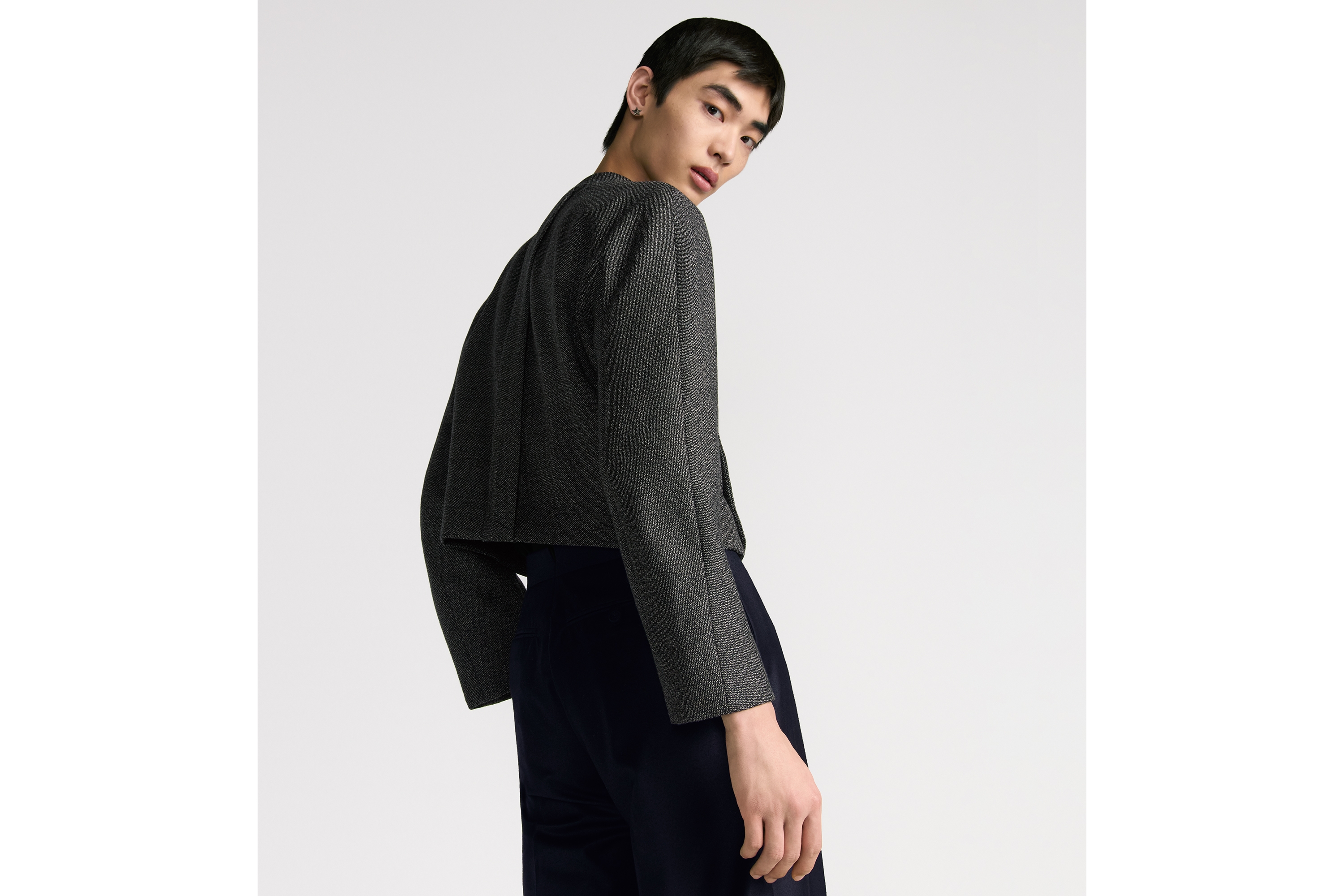 短款外套 黑色绵羊毛斜纹面料搭配飞行员领 E09