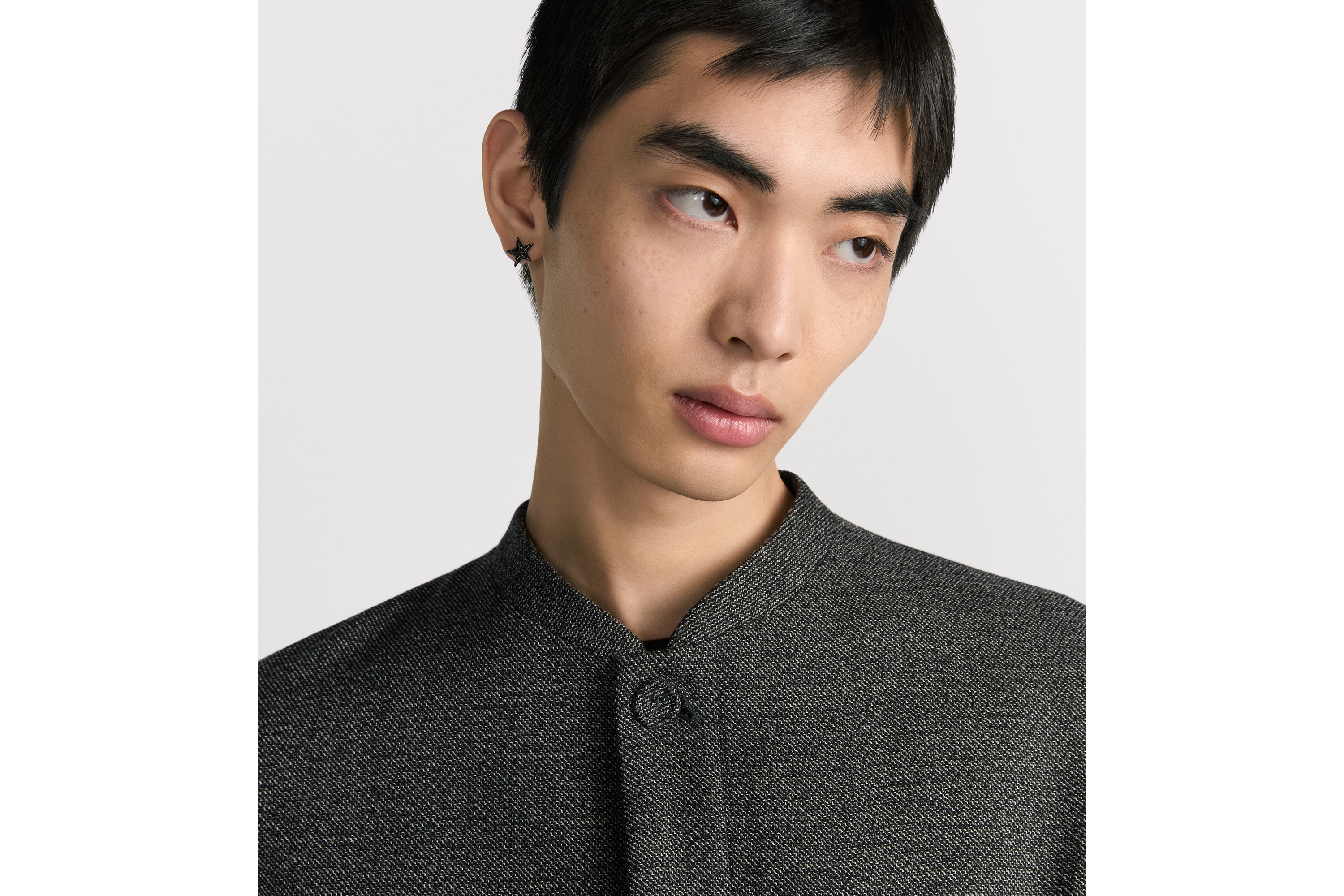 look_image_alt_prefix 短款外套 黑色绵羊毛斜纹面料搭配飞行员领 E10