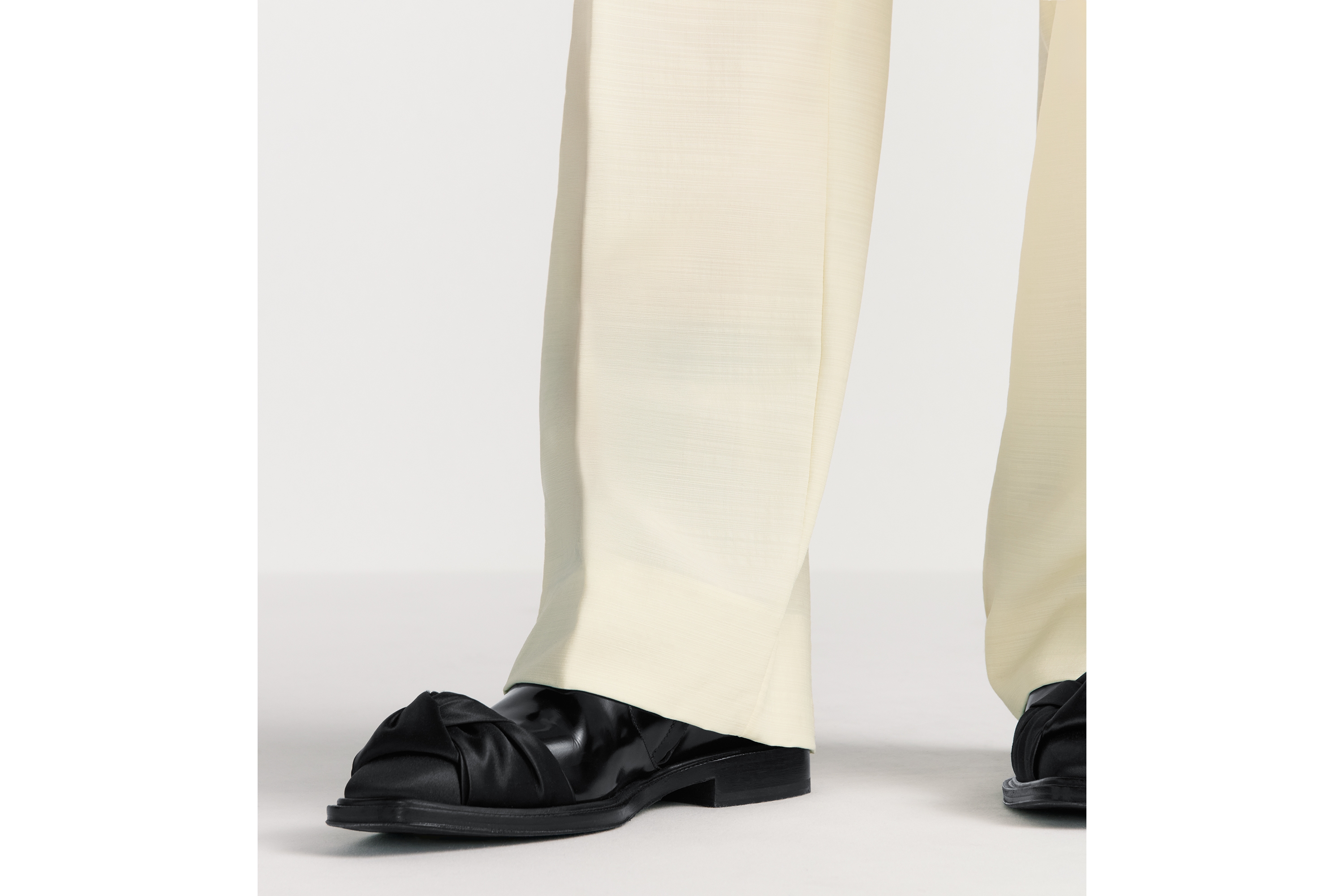 look_image_alt_prefix 宽松长裤 米白色绵羊毛混纺面料 E16