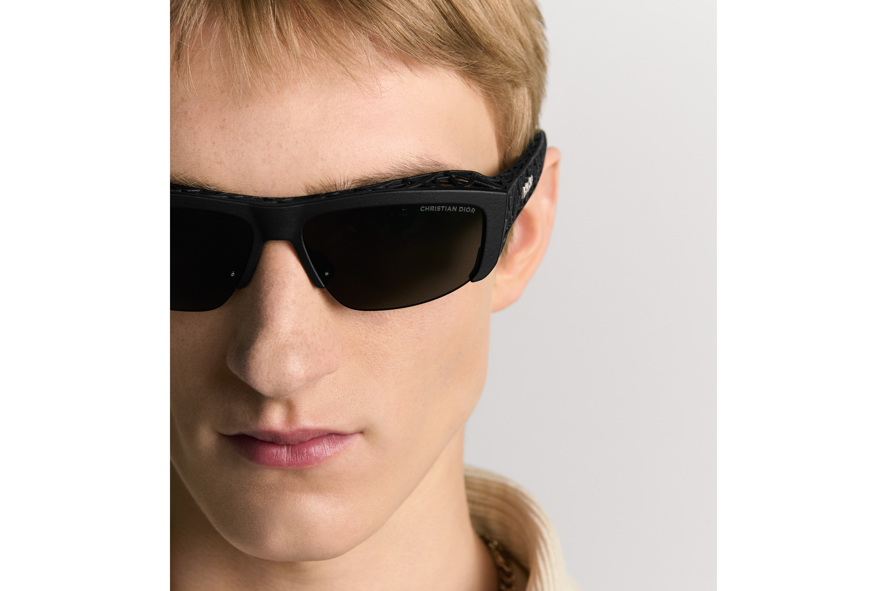 look_image_alt_prefix Dior3D S4I 太阳眼镜 黑色方形镜框 E30