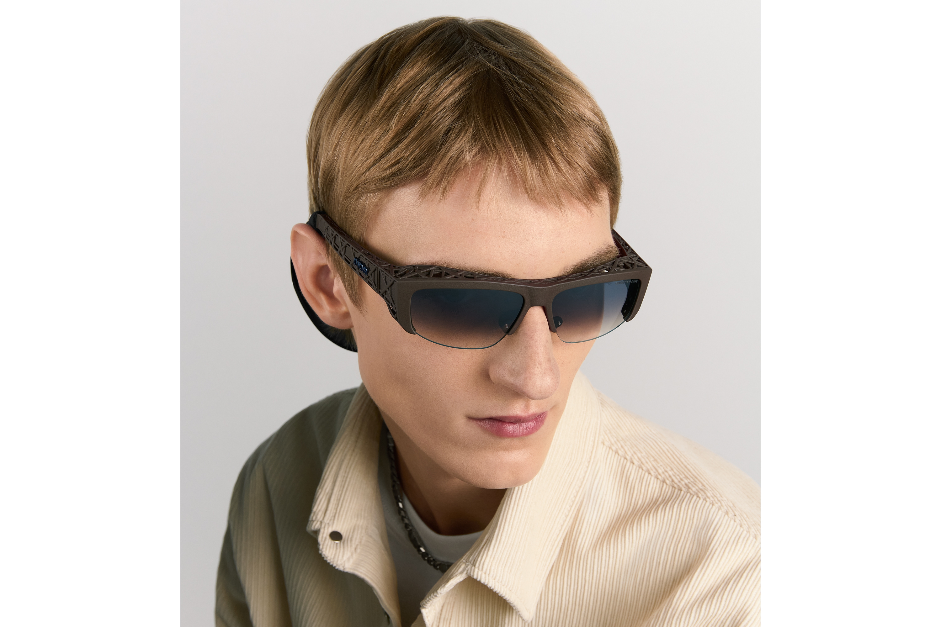 look_image_alt_prefix Dior3D S4I 太阳眼镜 卡其色方形镜框 E29