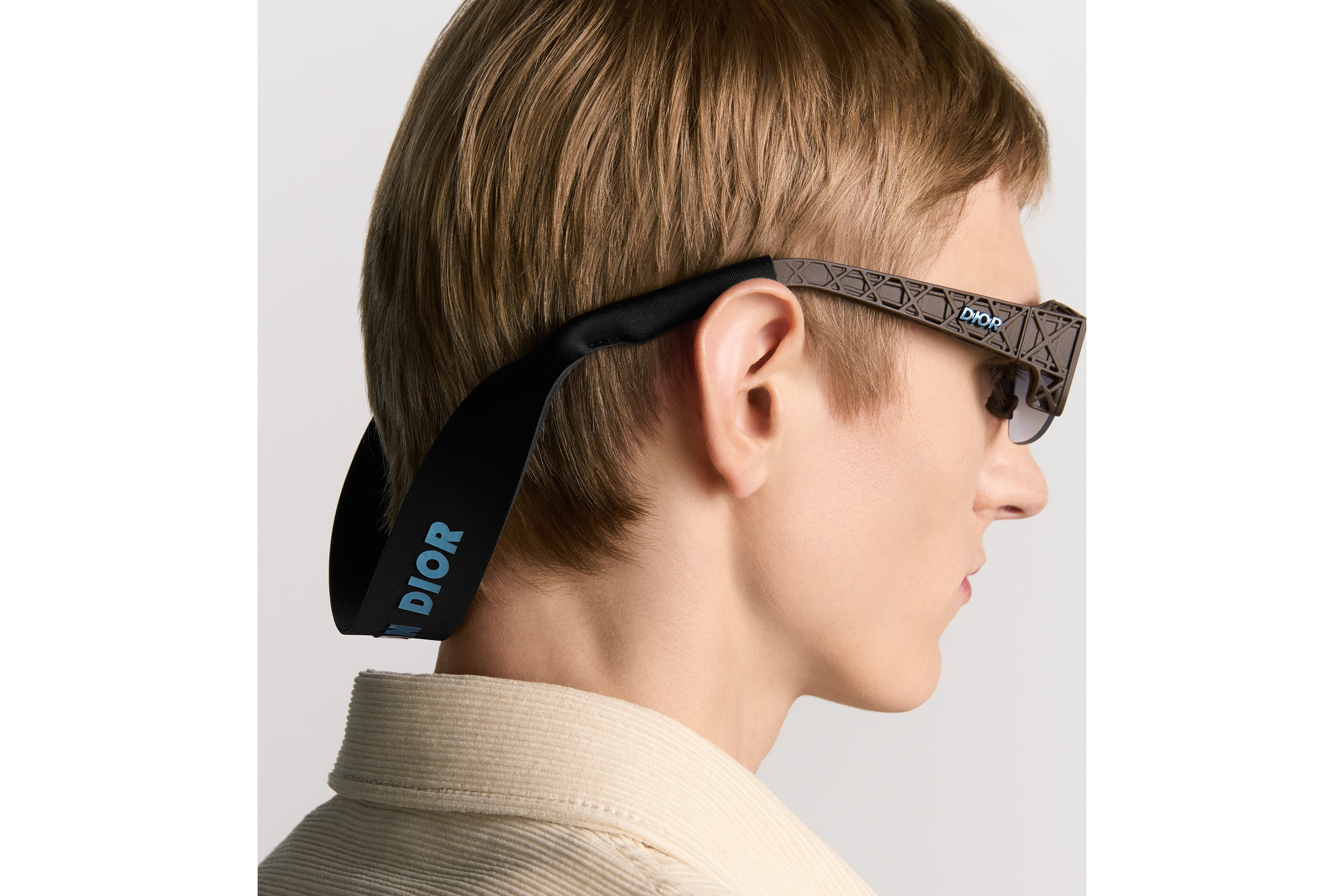 look_image_alt_prefix Dior3D S4I 太阳眼镜 卡其色方形镜框 E31