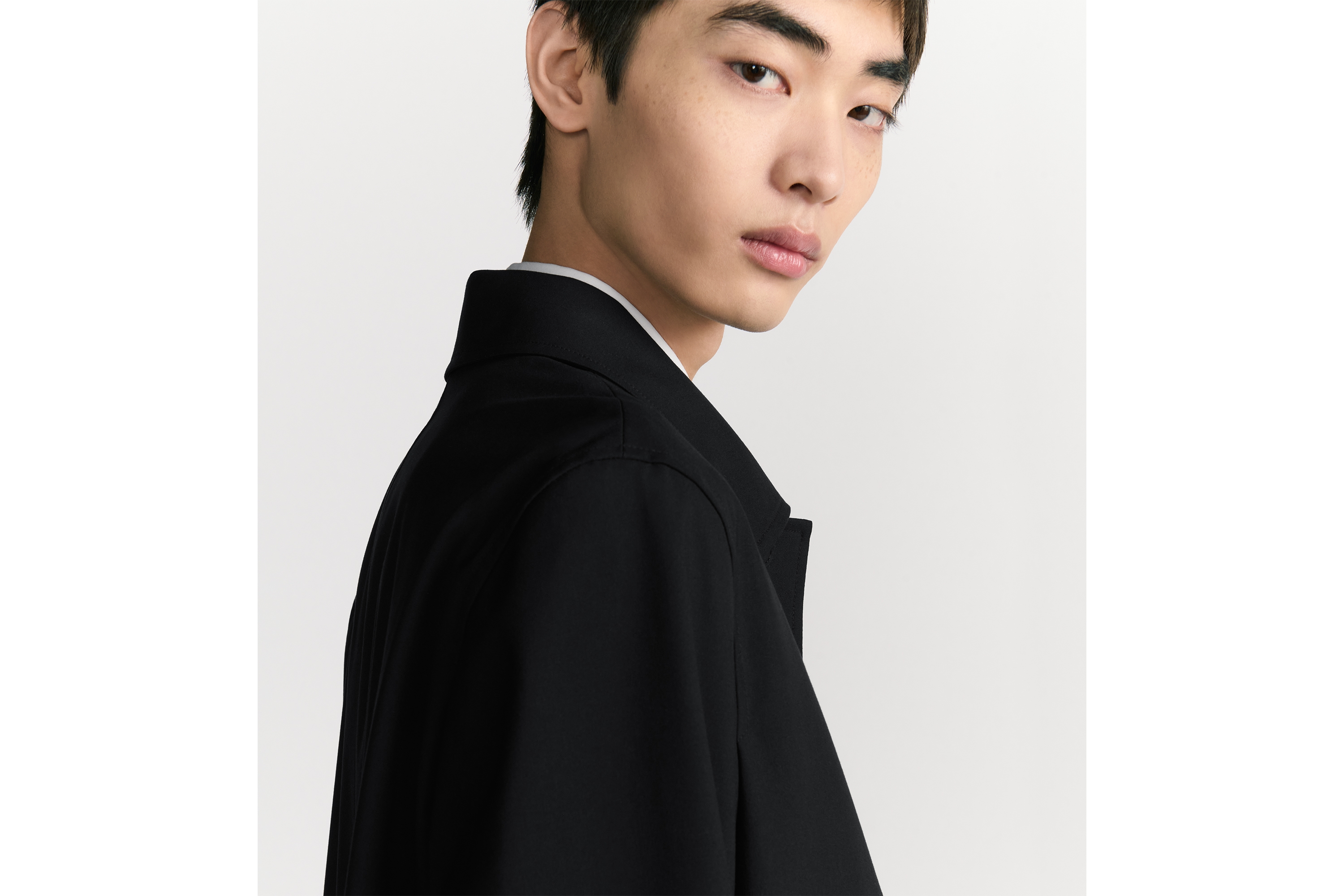 look_image_alt_prefix 驾驶大衣 黑色科技面料 E04