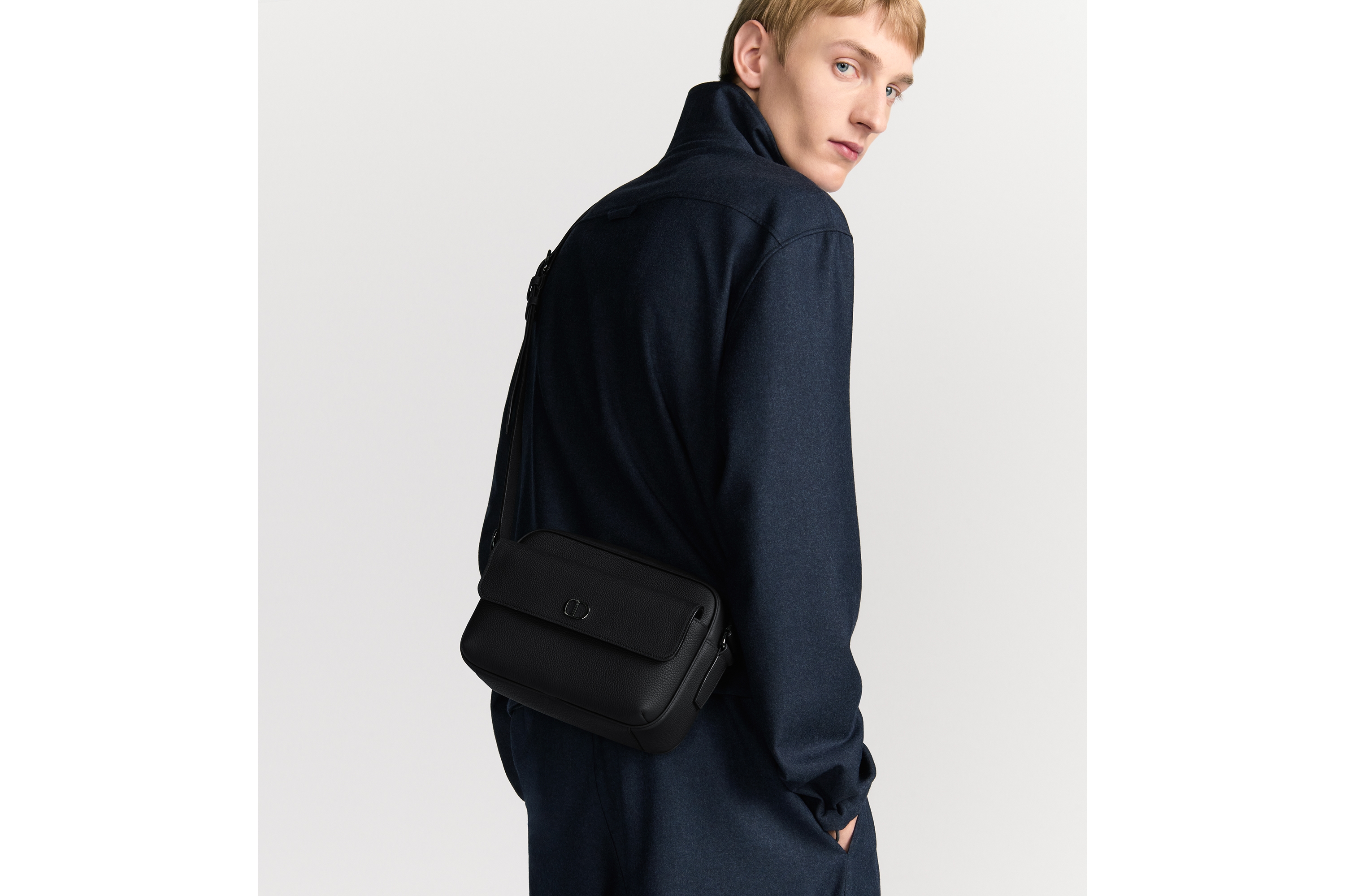 CD Icon 拉链信使包 黑色哑光粒面牛皮革 E19