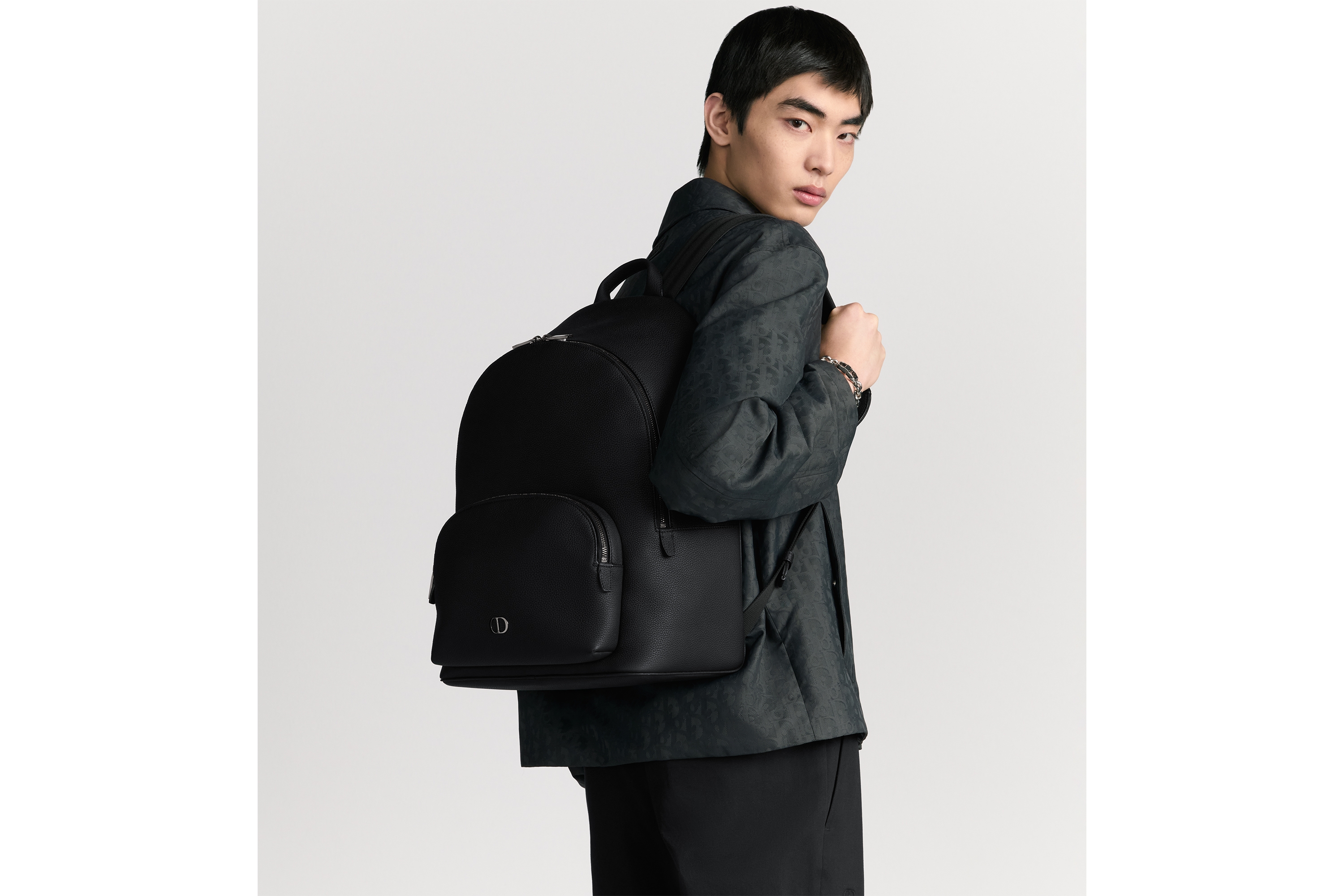 CD Icon 拉链双肩背包 黑色哑光粒面牛皮革 E19