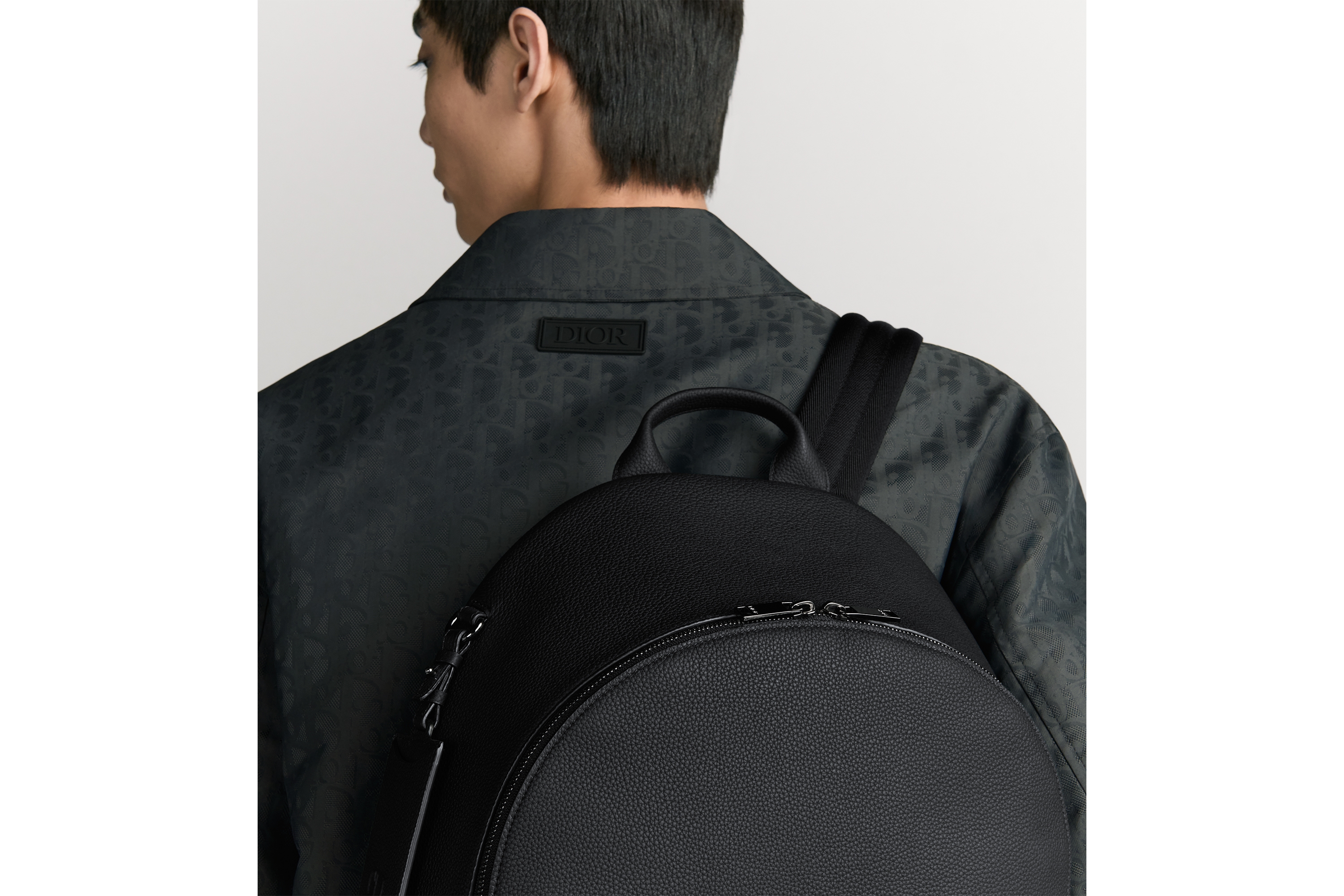 look_image_alt_prefix CD Icon 拉链双肩背包 黑色哑光粒面牛皮革 E22