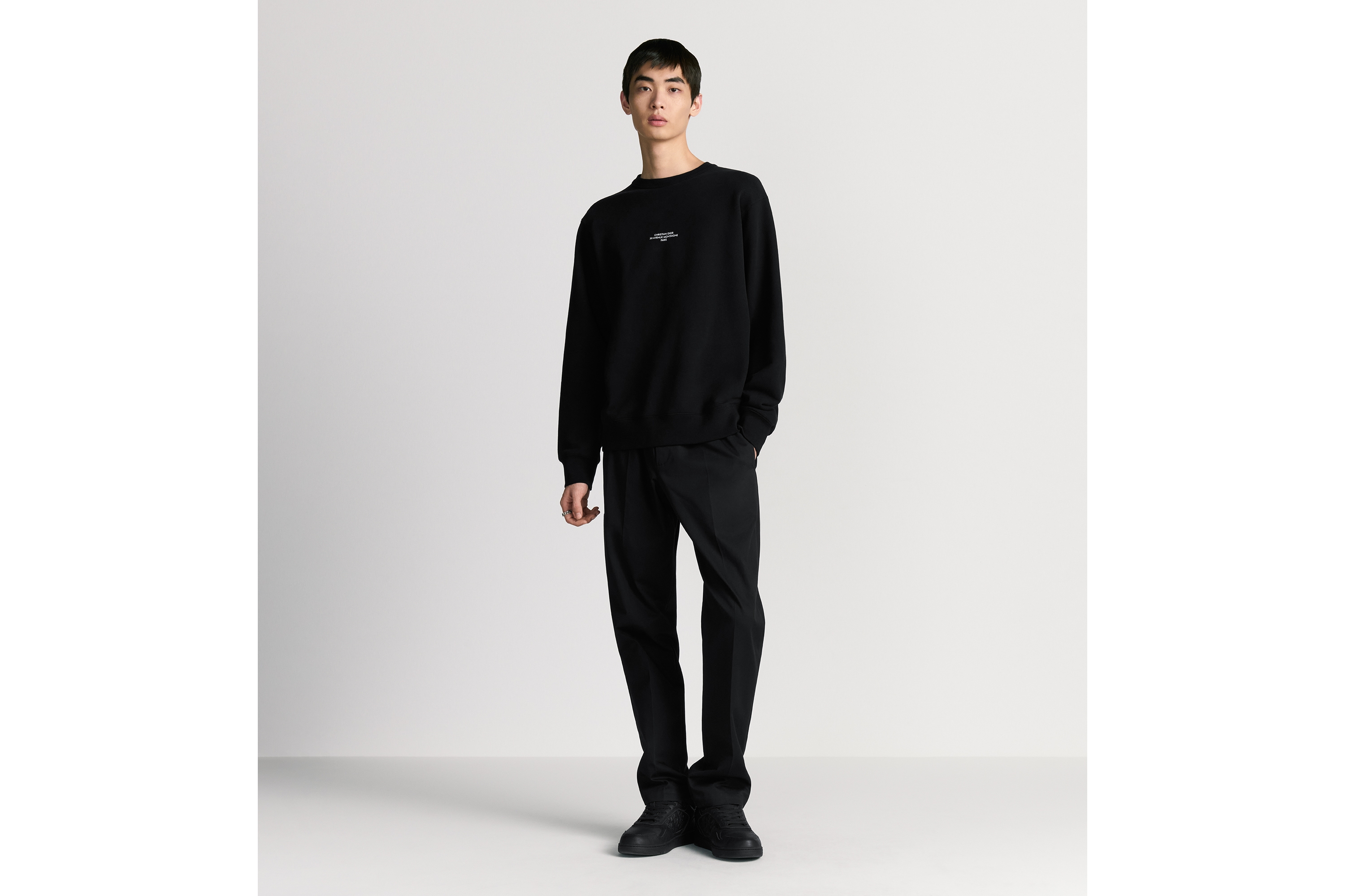 look_image_alt_prefix Dior Montaigne 卫衣 黑色棉质起绒面料 E08