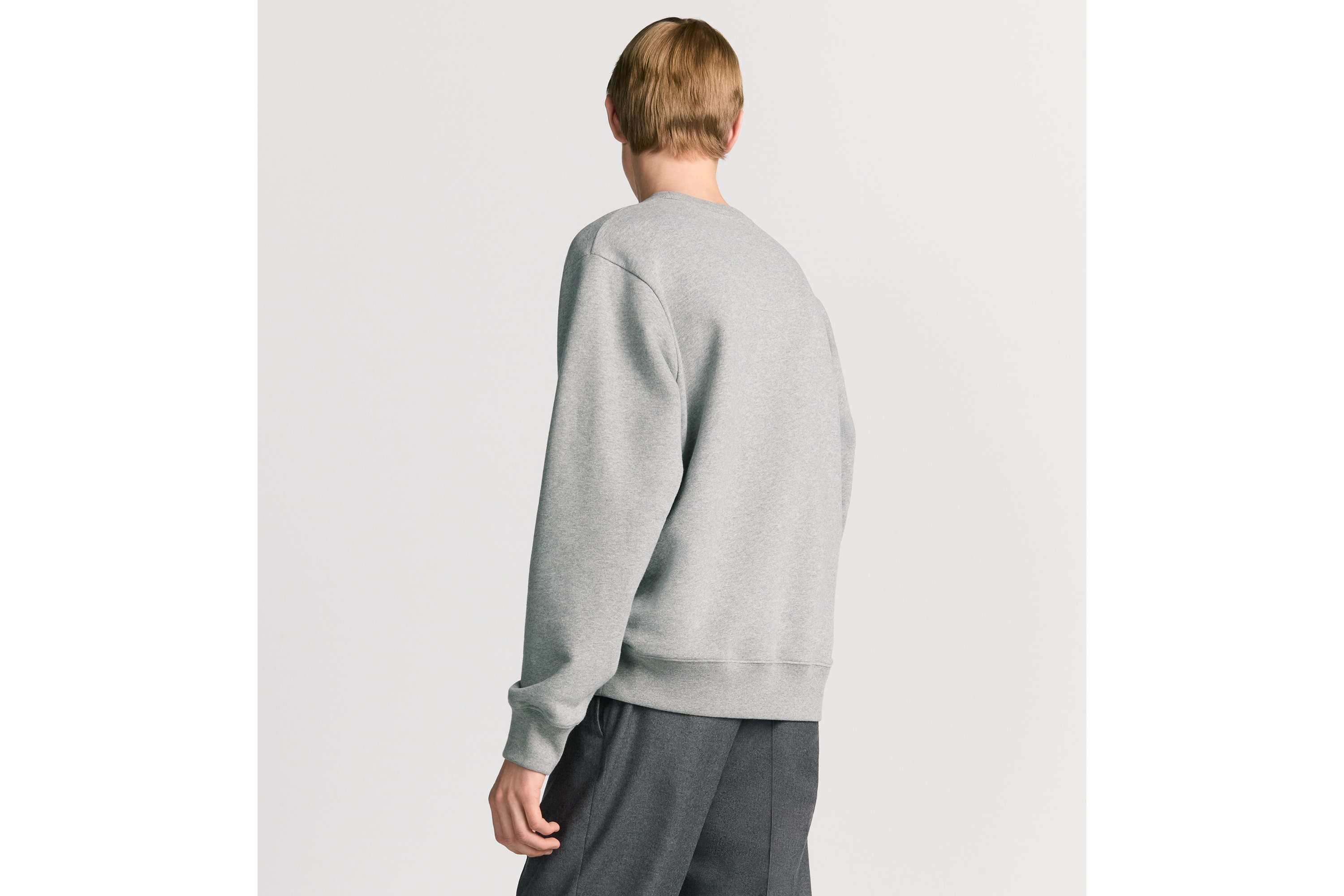 look_image_alt_prefix Dior Montaigne 卫衣 灰色棉质起绒面料 E09