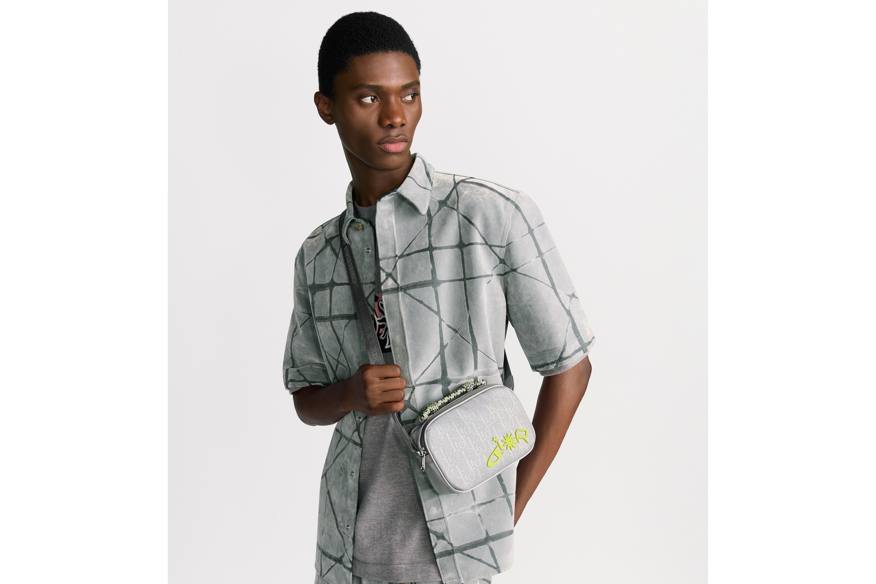 迷你 DIOR AND LEWIS HAMILTON 拉链包 银色调 Oblique 印花反光锦纶 E19