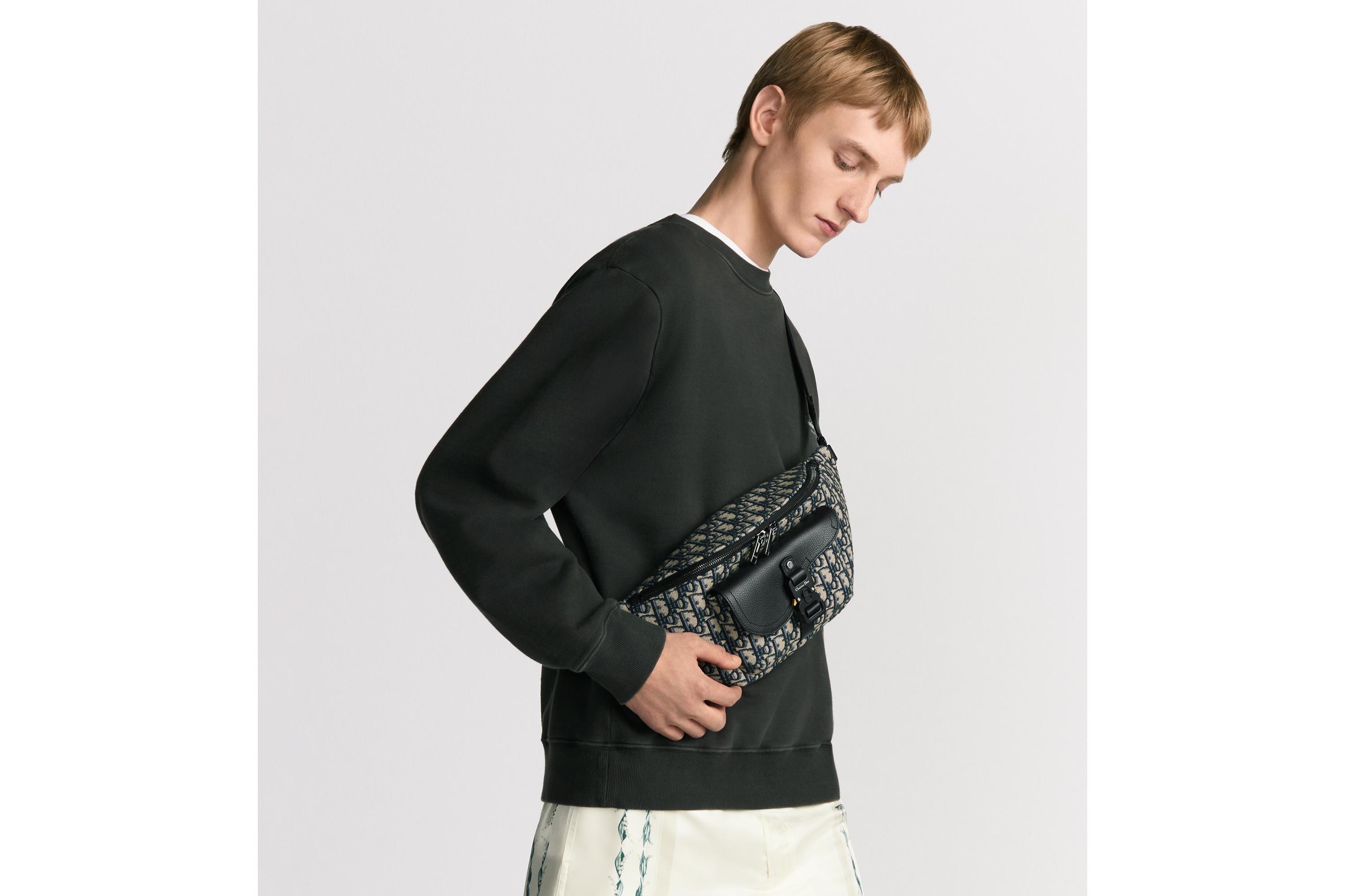 马鞍腰包 米色和黑色 Oblique 印花面料搭配黑色粒面牛皮革 E19