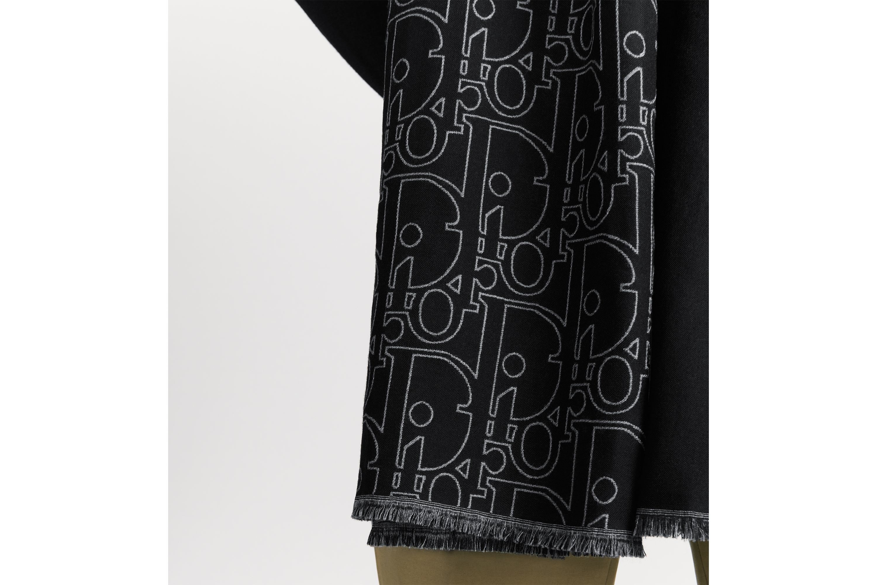 look_image_alt_prefix Dior 印花围巾 黑色和灰色绵羊毛和桑蚕丝混纺面料渐变 Dior Gravity 图案 E34