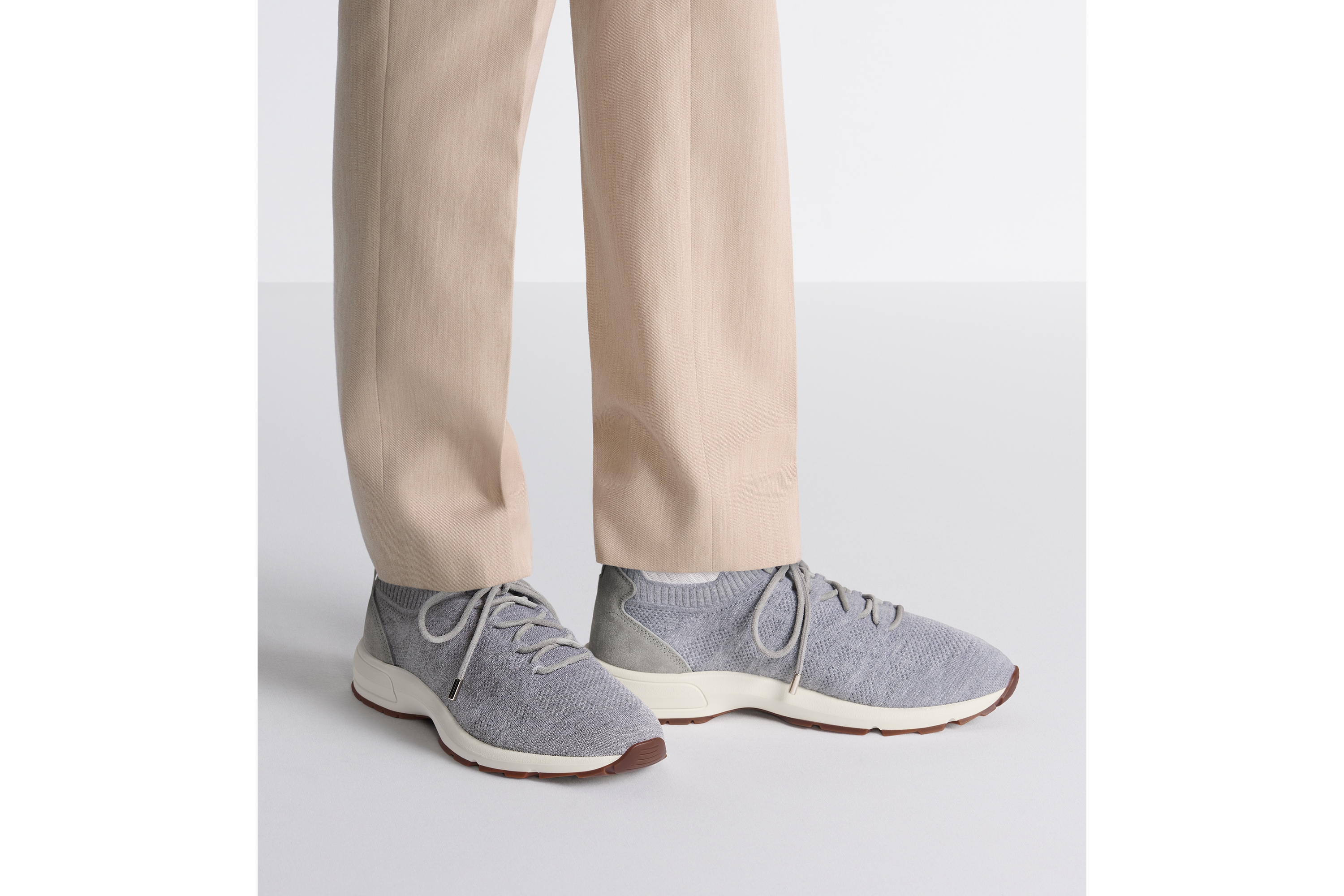 B80 Lounge 运动鞋 迪奥灰山羊绒，绵羊毛和桑蚕丝混纺针织面料藤格纹搭配迪奥灰绒面革 E23