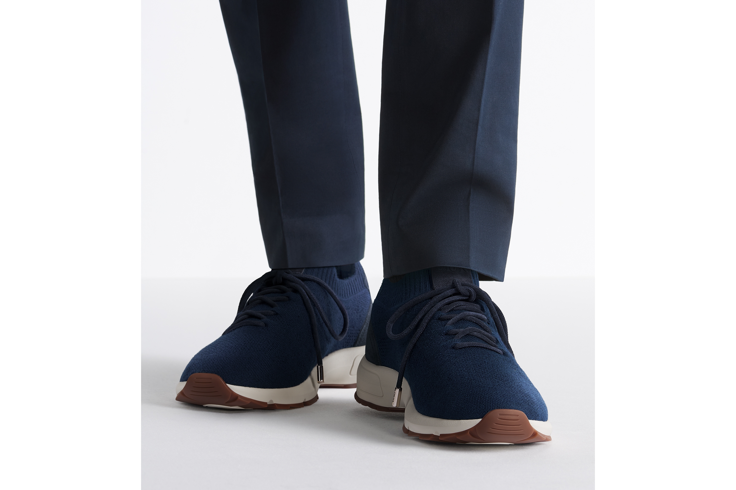 B80 Lounge 运动鞋 海军蓝色山羊绒、绵羊毛和桑蚕丝混纺针织面料藤格纹搭配海军蓝色绒面革 E23