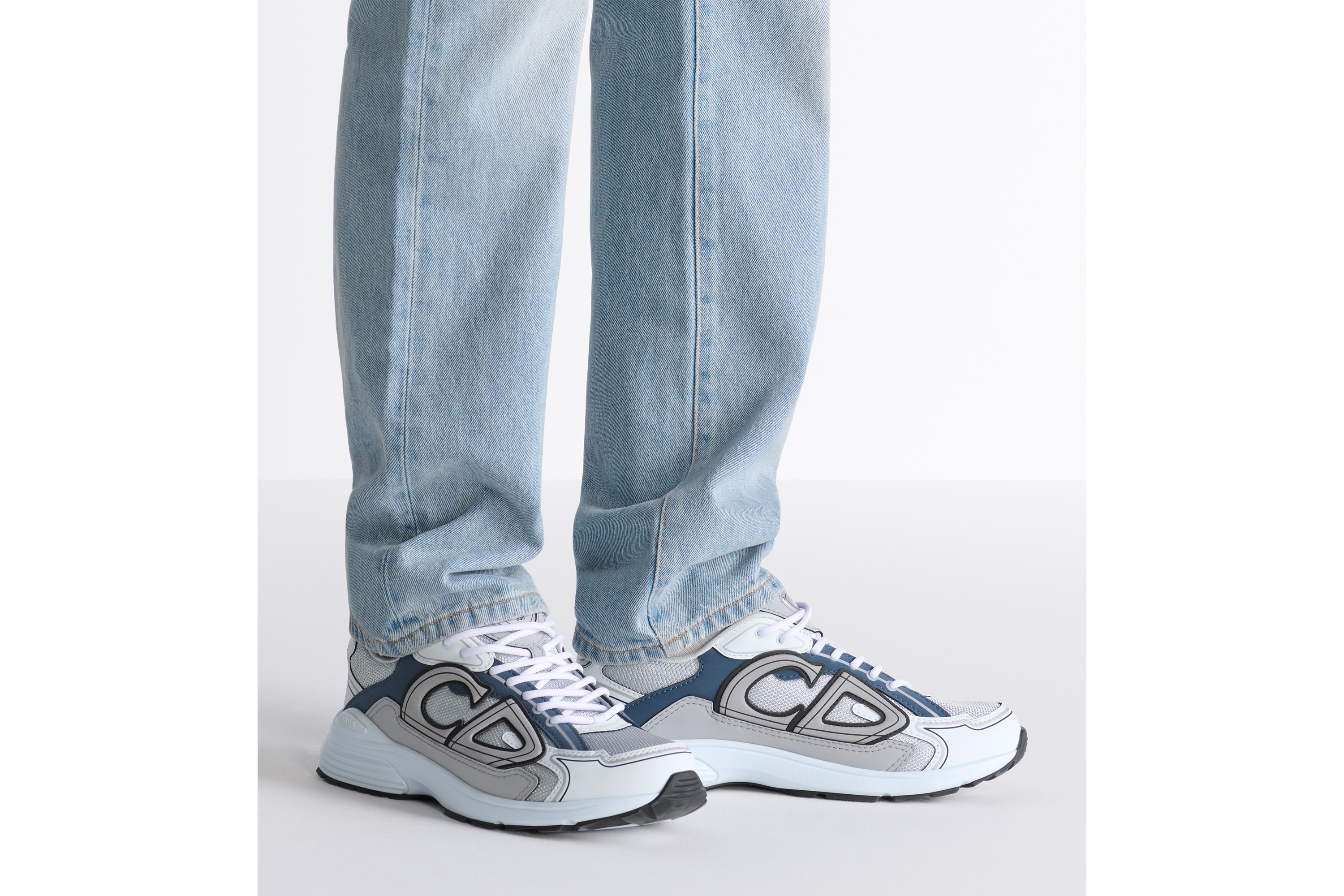 look_image_alt_prefix B30 Countdown 运动鞋 灰色网眼织物和淡蓝色、蓝色和灰色科技面料 E23