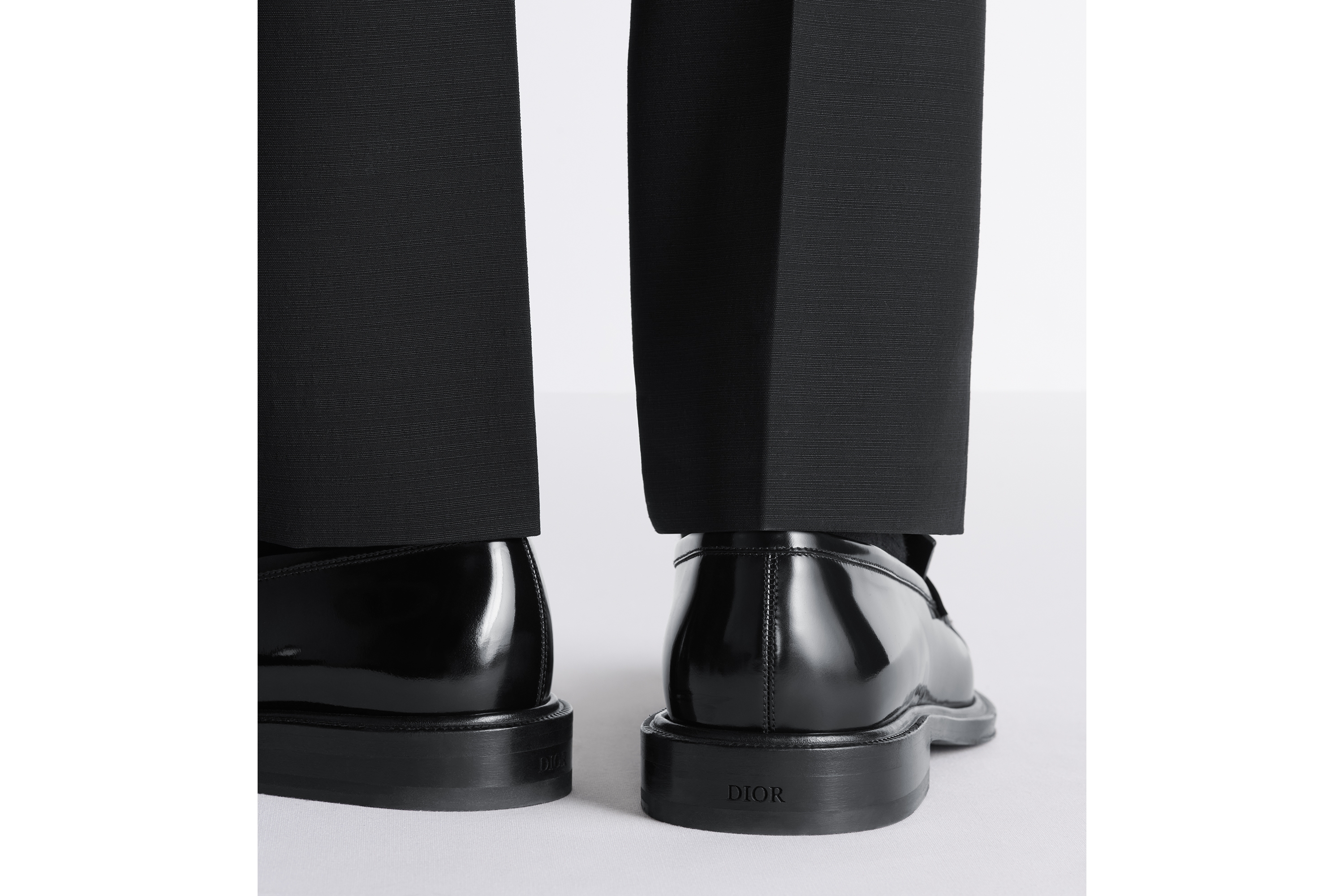 look_image_alt_prefix Dior Palmarès 乐福鞋 黑色光泽牛皮革和黑色缎面 E24