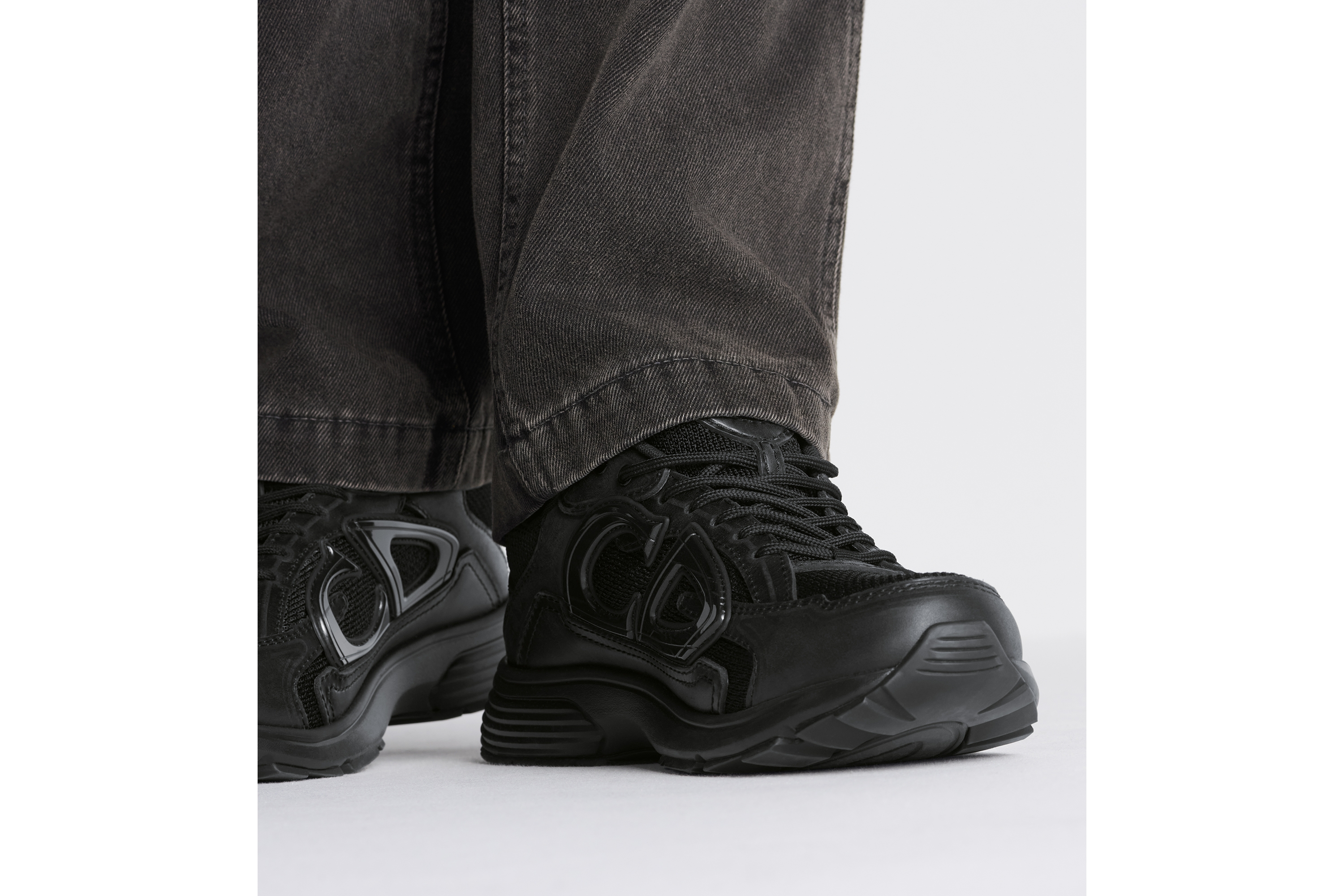 look_image_alt_prefix B30 Countdown 运动鞋 黑色光滑牛皮革和黑色网眼织物 E24