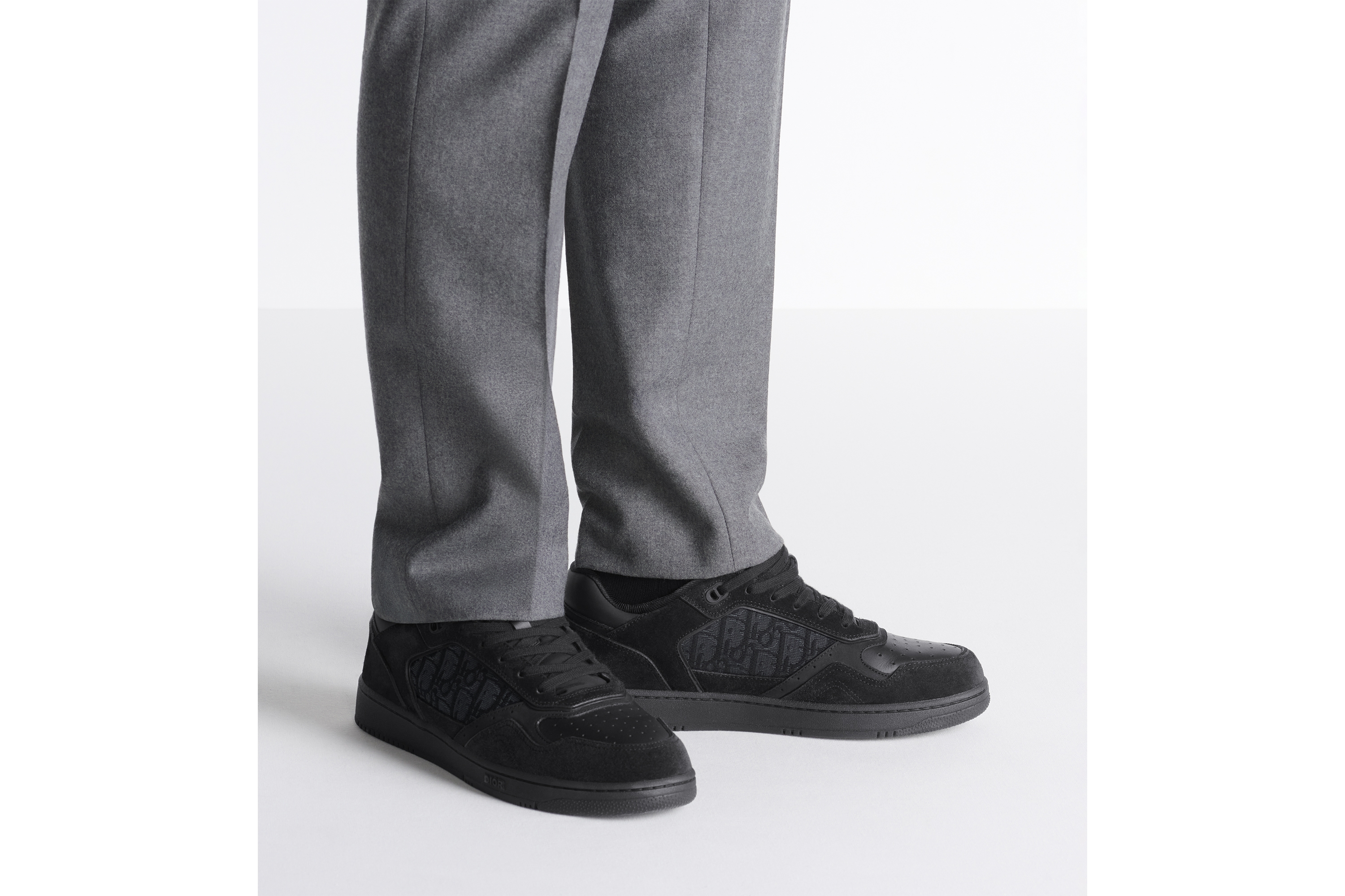 B27 Uptown 低帮运动鞋 黑色绒面革、黑色光滑牛皮革和黑色 Oblique 印花面料 E23