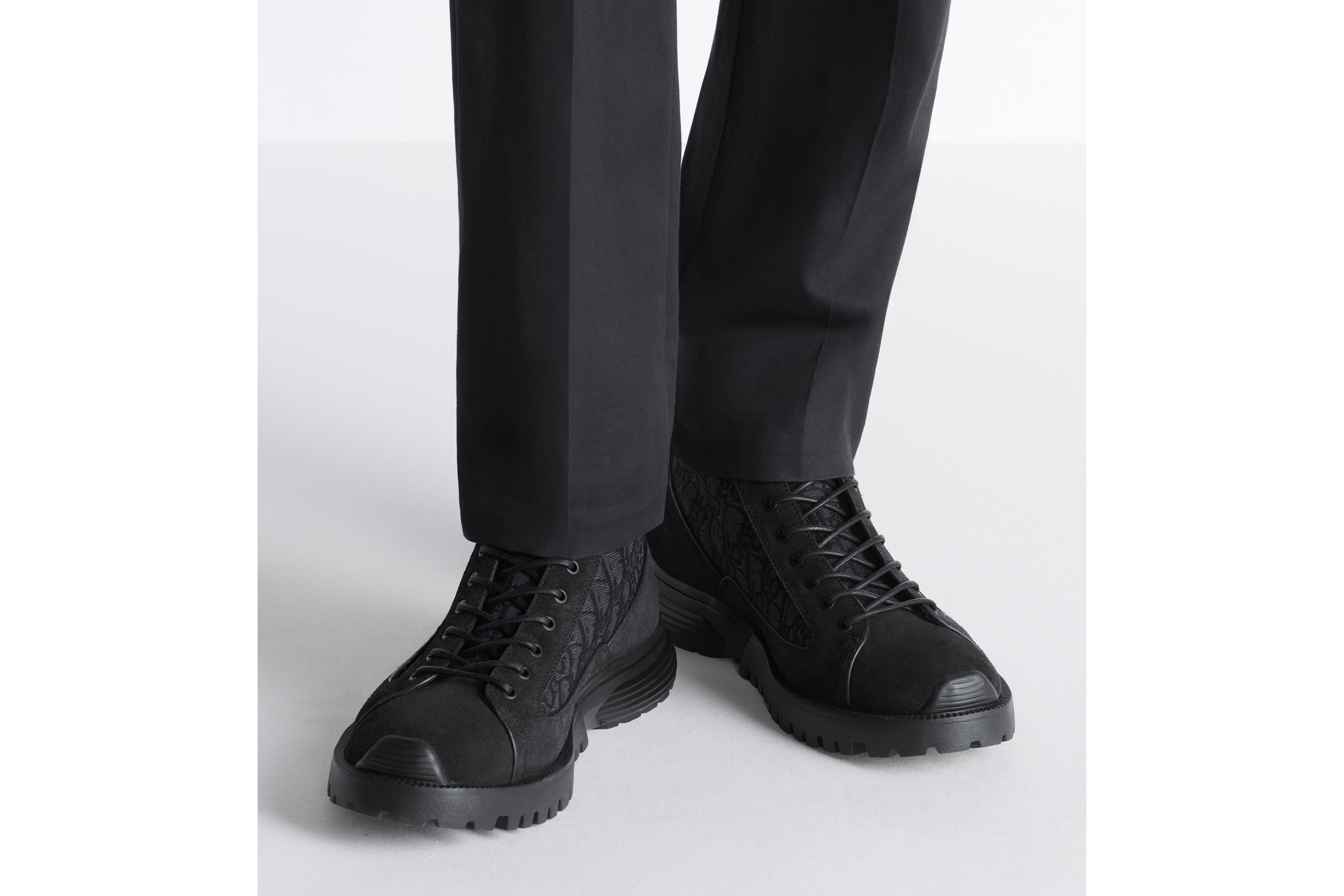 Dior Combat 及踝靴 黑色绒面革和黑色 Oblique 印花面料 E23