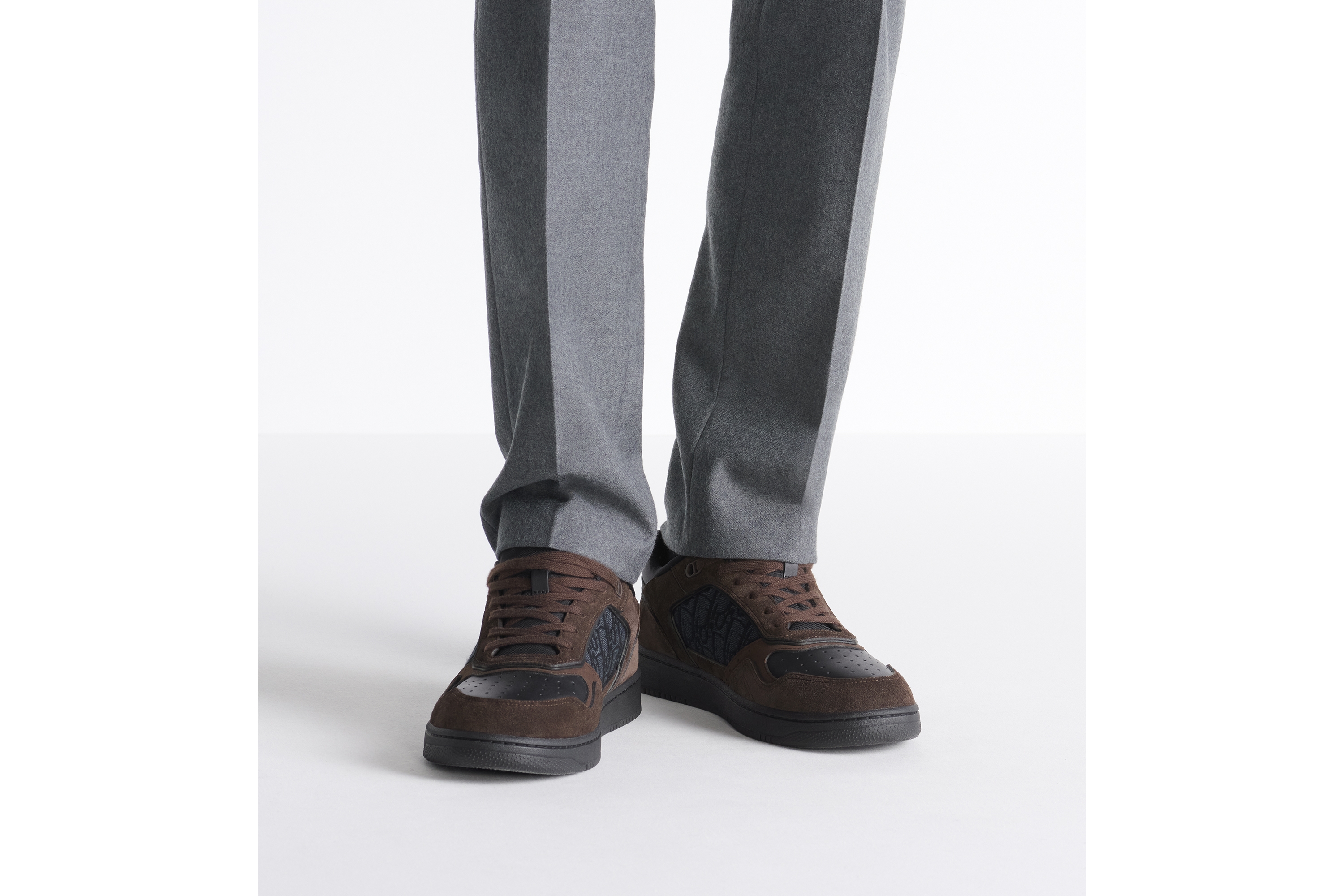 B27 Uptown 低帮运动鞋 深棕色绒面革、黑色光滑牛皮革和黑色 Oblique 印花面料 E23