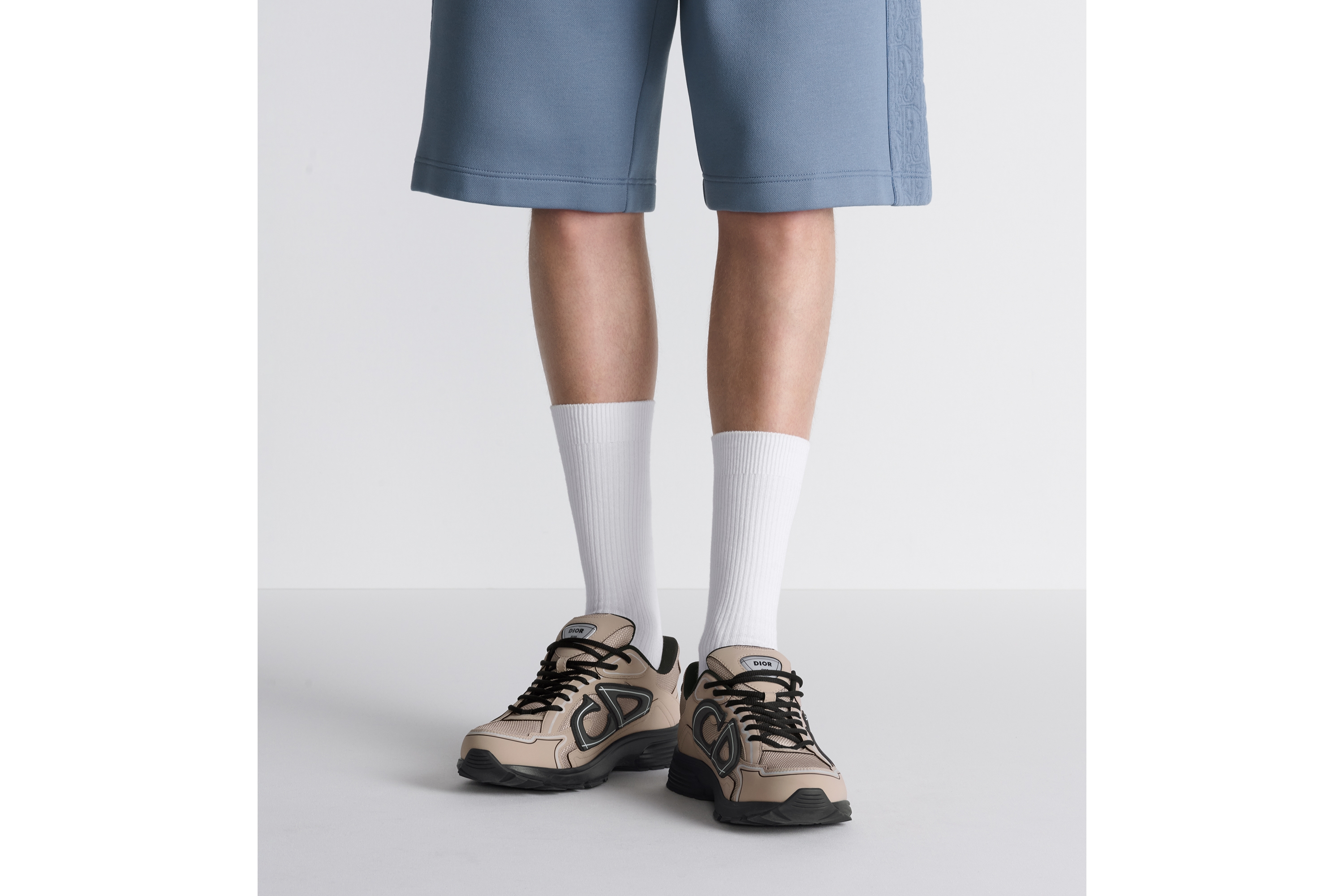 look_image_alt_prefix B30 Countdown 运动鞋 米色网面和米色科技面料 E23