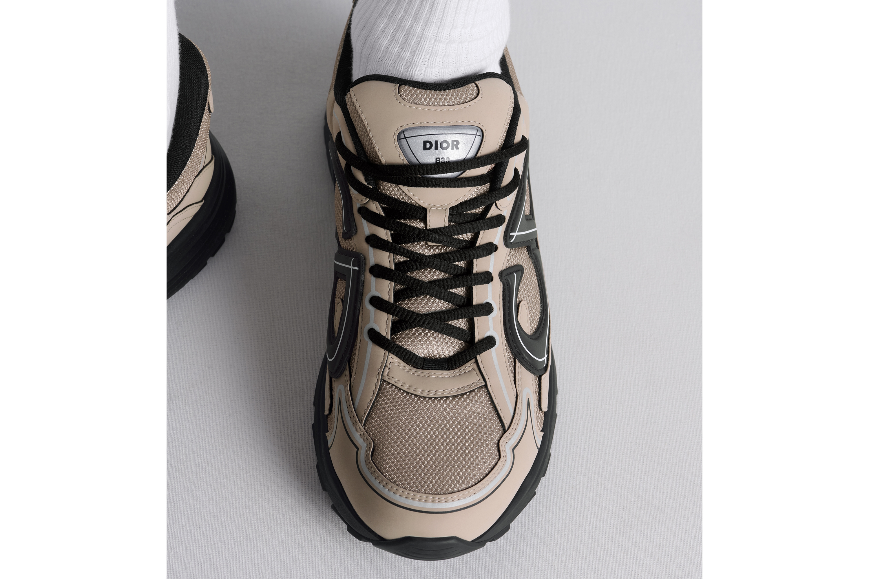 B30 Countdown 运动鞋 米色网面和米色科技面料 E24