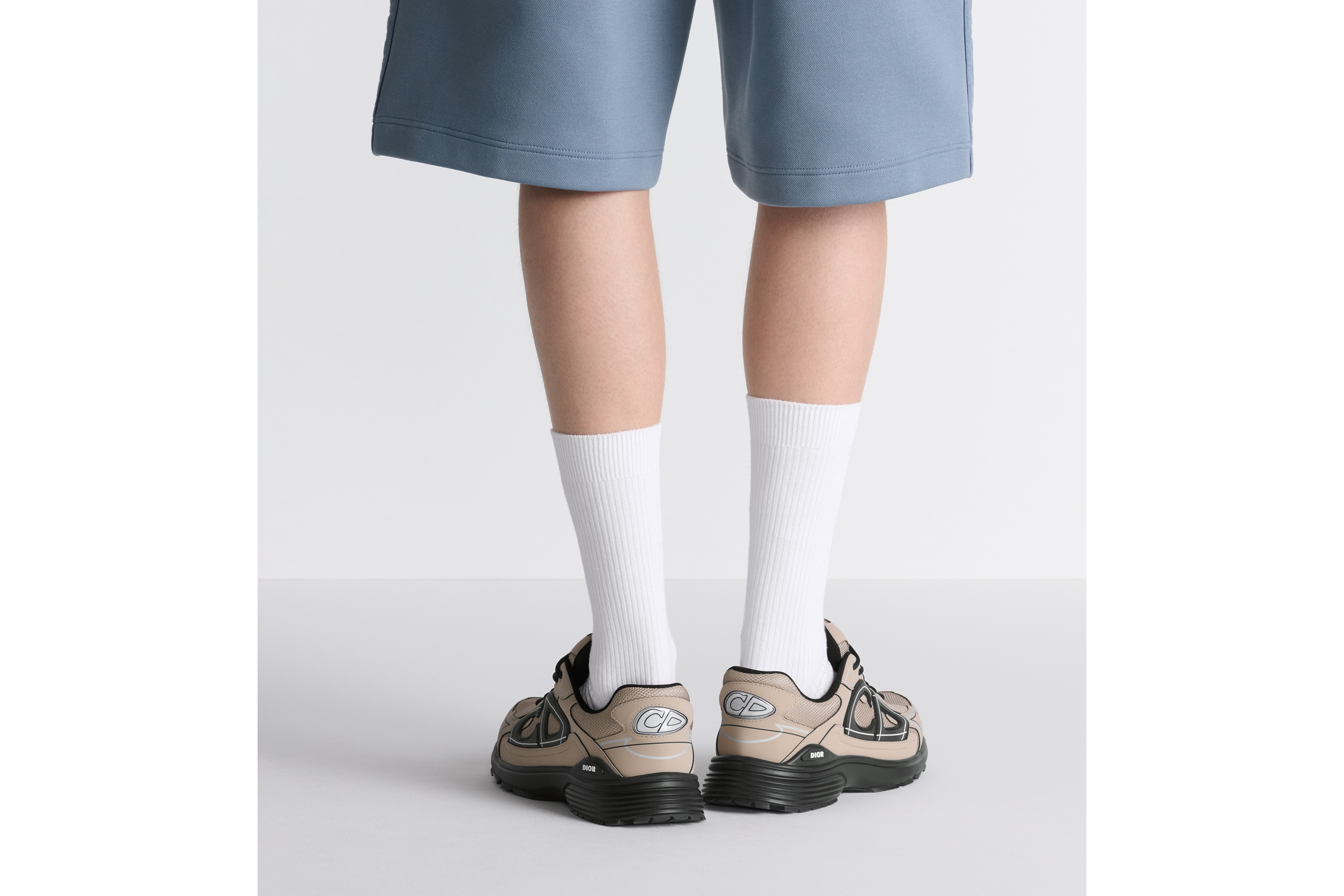 look_image_alt_prefix B30 Countdown 运动鞋 米色网面和米色科技面料 E25