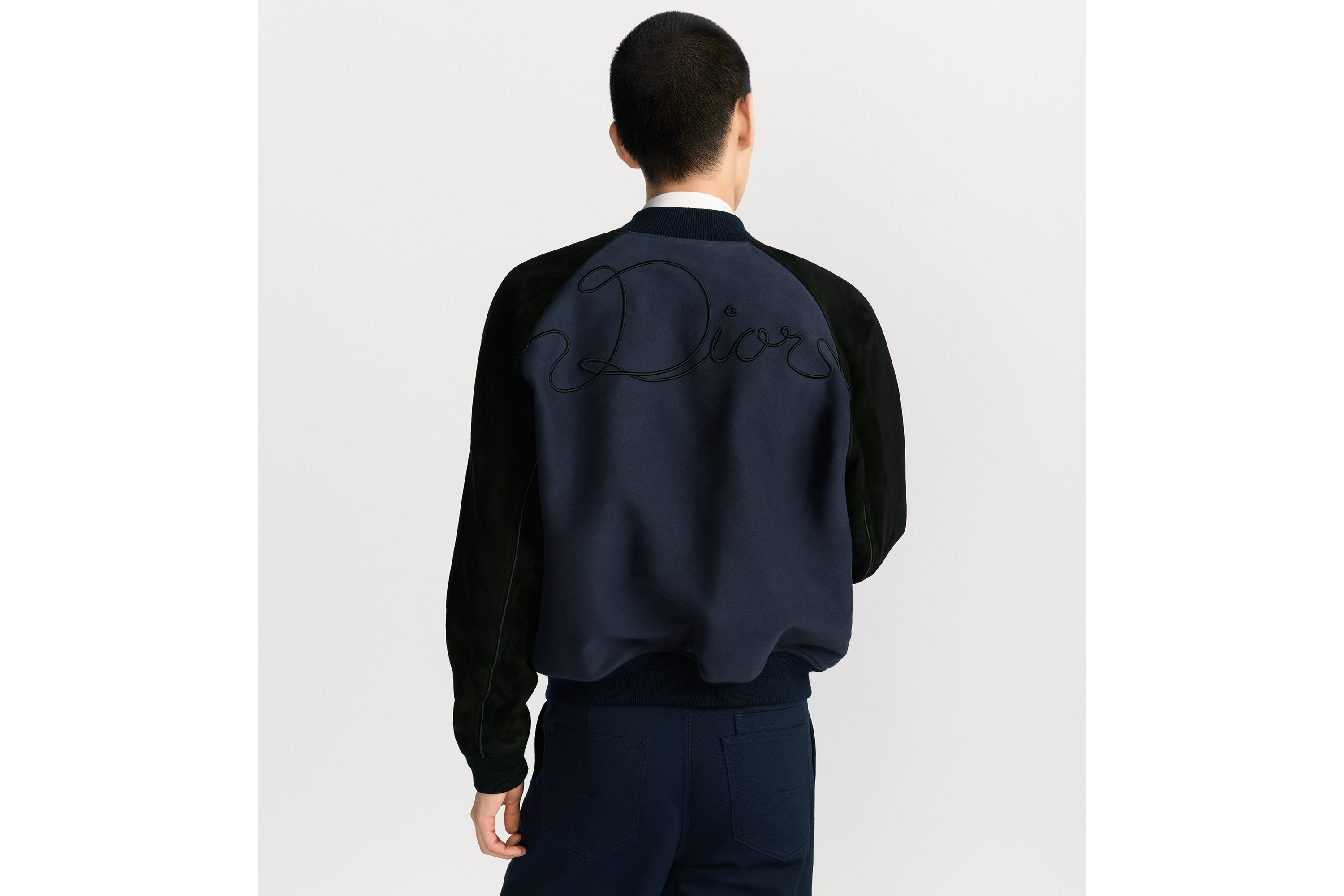 look_image_alt_prefix 棒球夹克 蓝色绒面羊皮革和棉质面料 Dior Ribbon 标志 E03