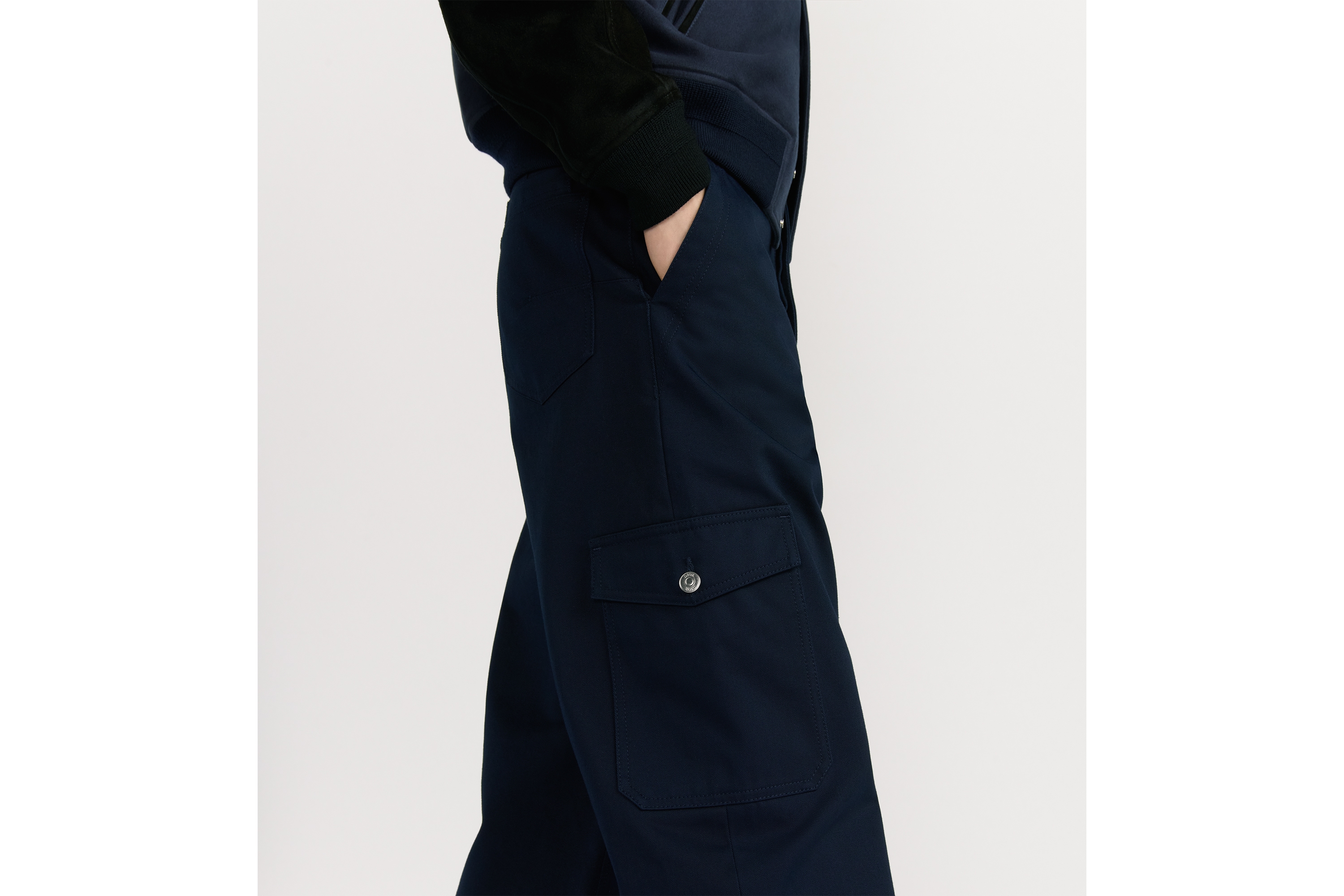 look_image_alt_prefix 工装裤 蓝色棉质斜纹面料 Dior Ribbon 标志 E16