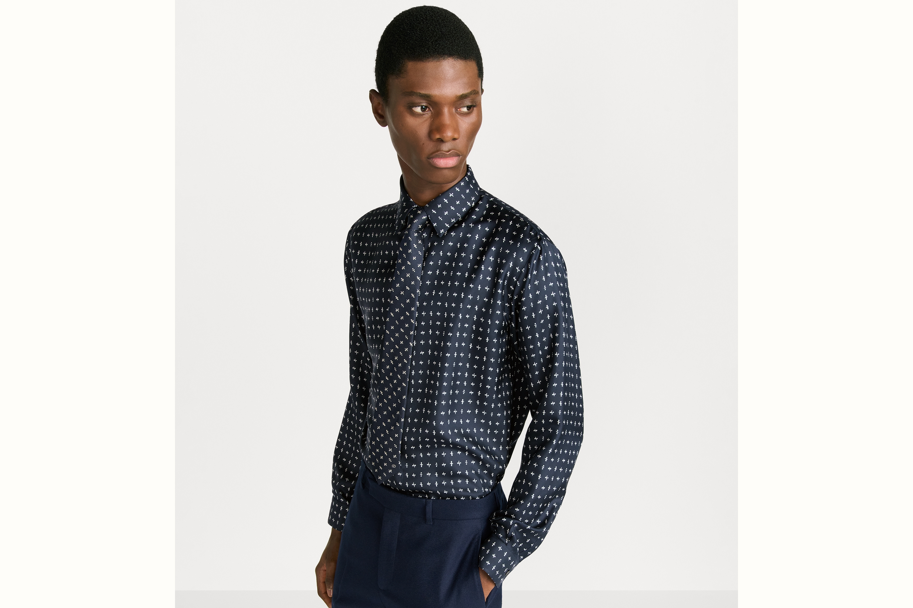 look_image_alt_prefix Dior 印花领带 海军蓝色和白色桑蚕丝面料 Monsieur Dior 图案 E07