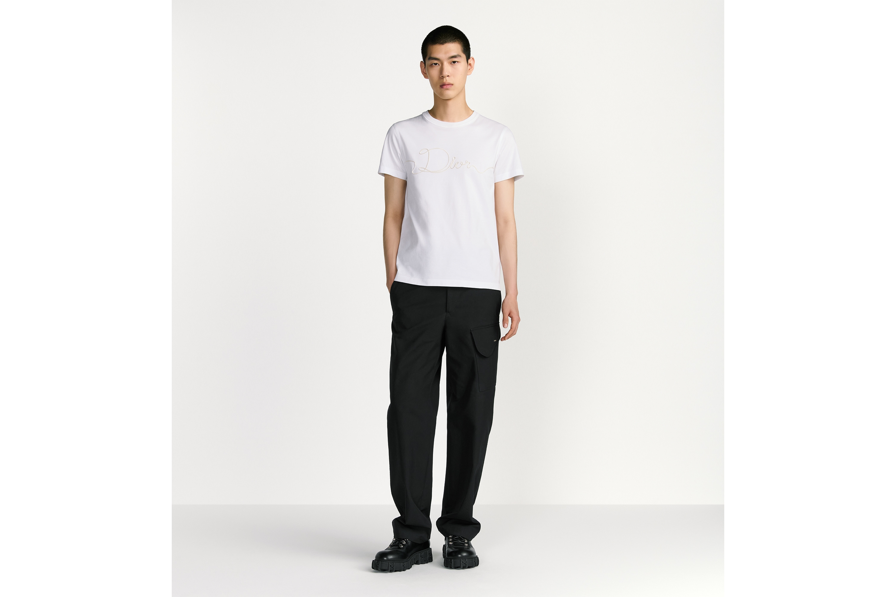 look_image_alt_prefix 常规版型 T 恤 白色棉质平纹针织面料 Dior Ribbon 标志 E08