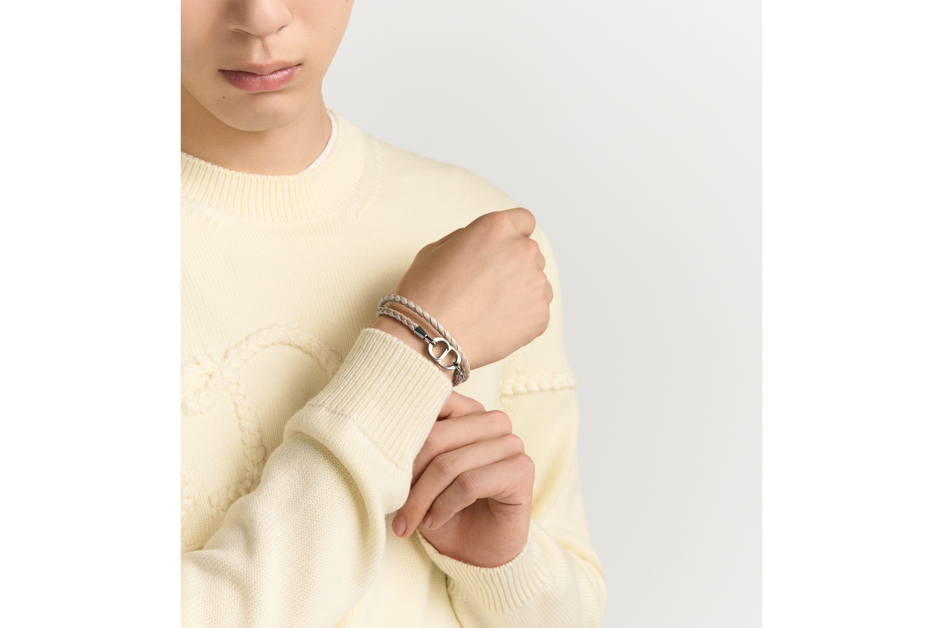 look_image_alt_prefix CD Icon 编织皮革双链条手链 米色羊皮革和银色饰面铜合金 E39