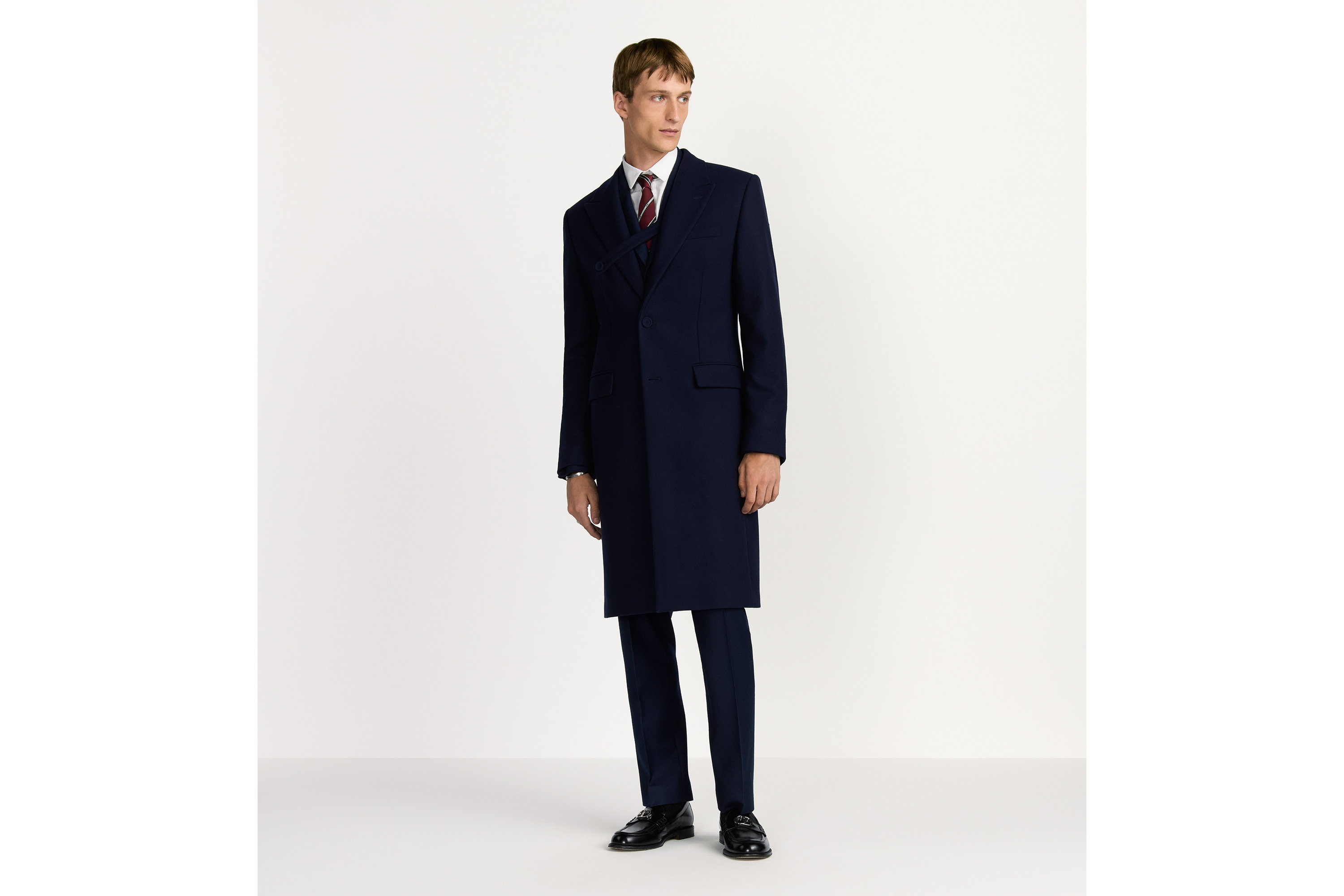 look_image_alt_prefix 长款大衣 海军蓝色绵羊毛面料搭配纽扣饰带 E02