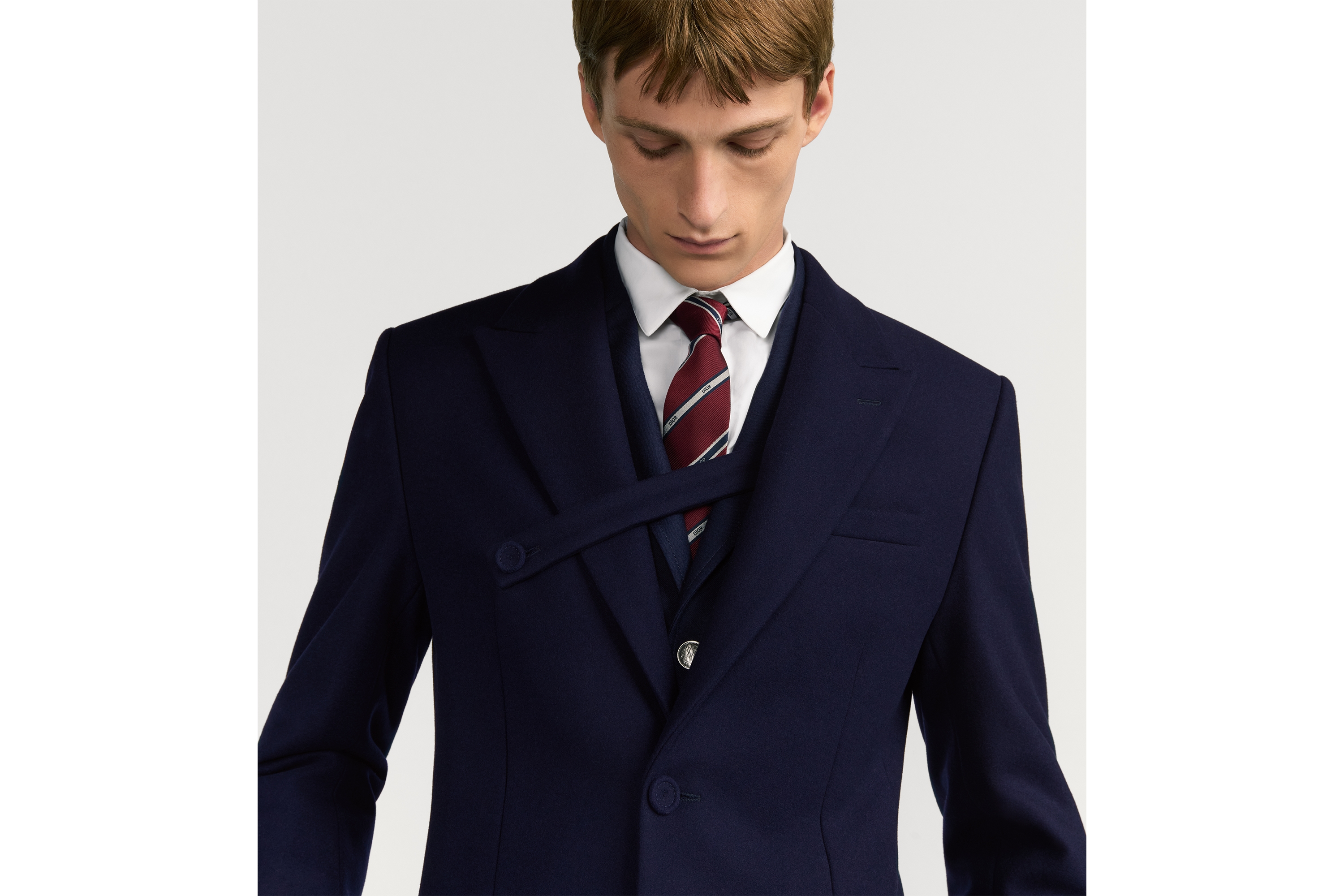 look_image_alt_prefix 长款大衣 海军蓝色绵羊毛面料搭配纽扣饰带 E11