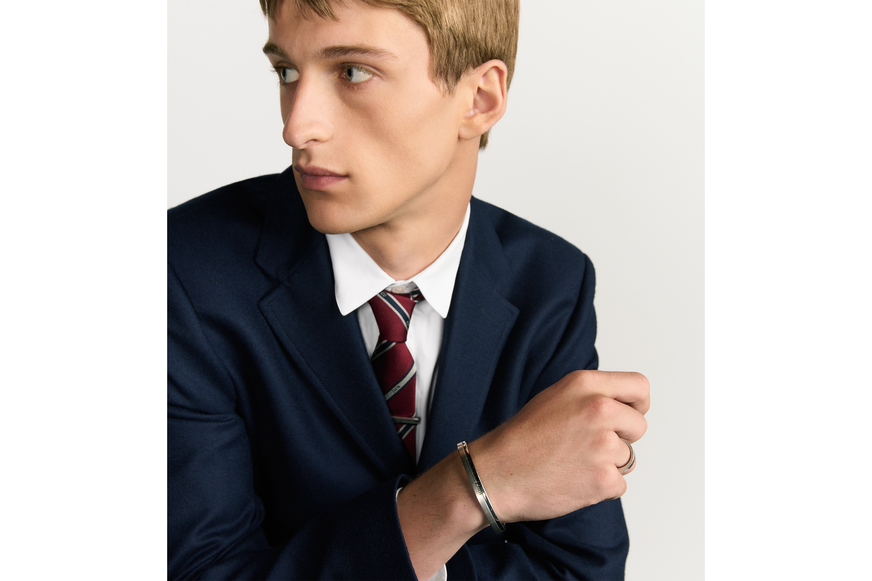 look_image_alt_prefix Christian Dior Couture Cut 系列手镯 银质和黑色人工树脂 E39