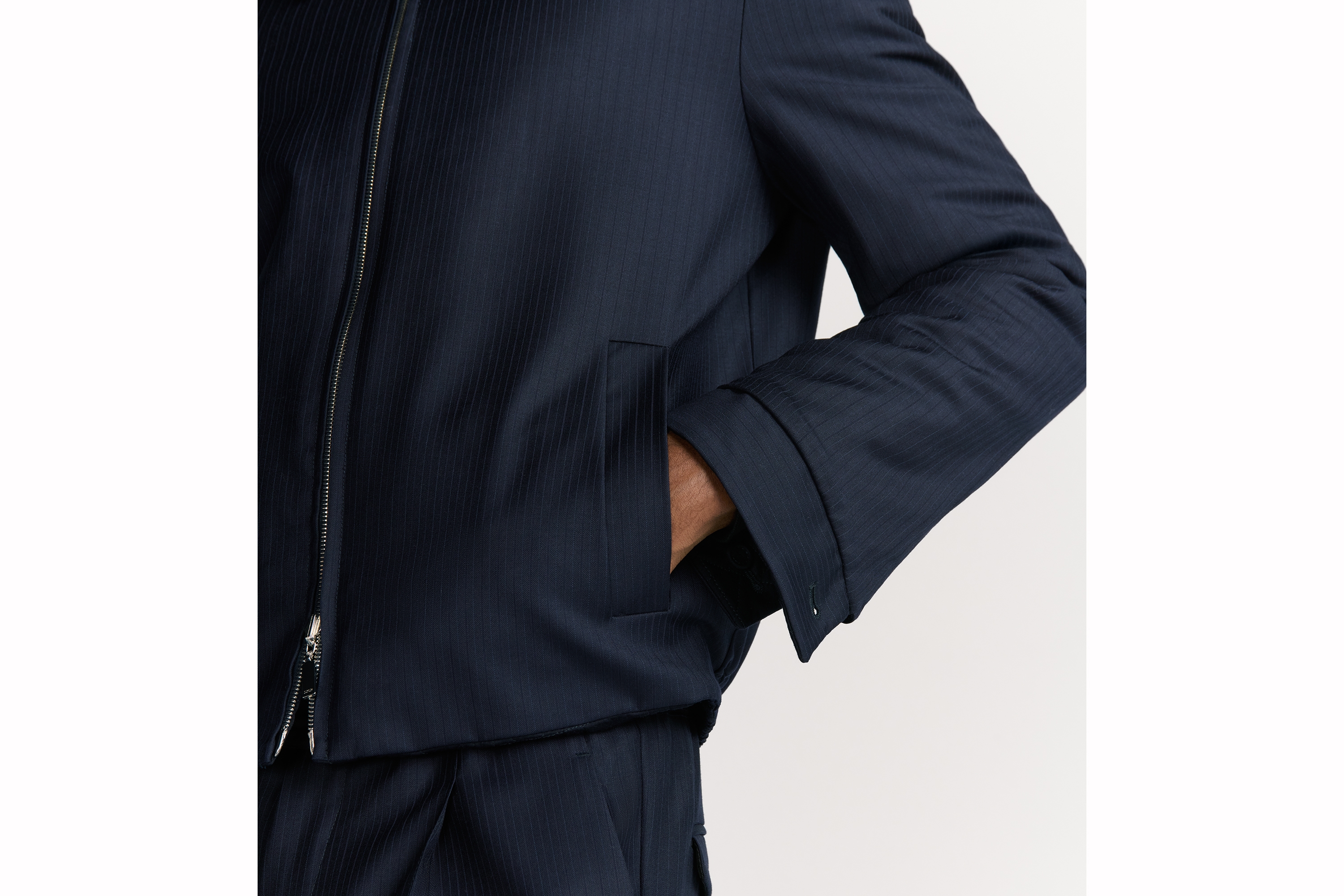 look_image_alt_prefix 双面拉链夹克 蓝色绵羊毛面料条纹和藤格纹图案 E04