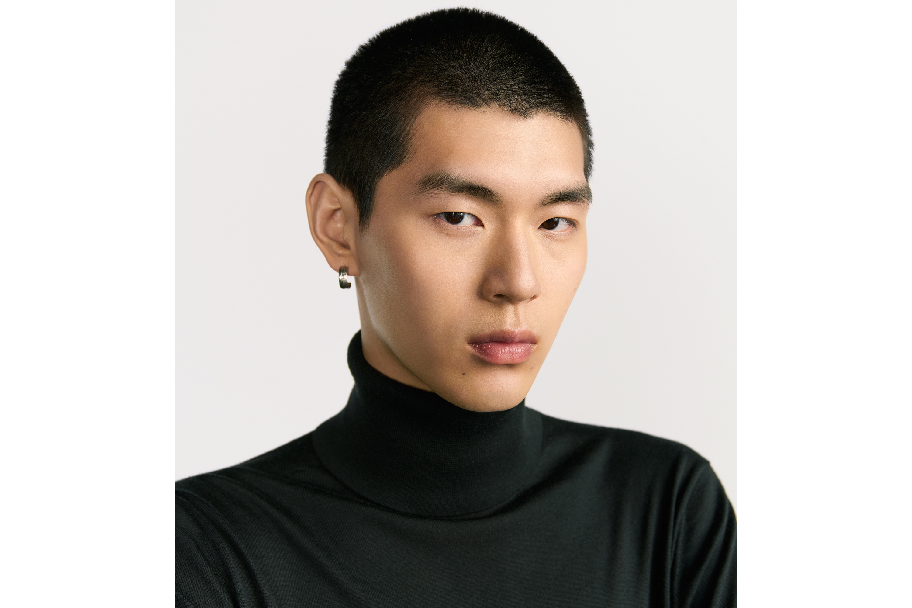 look_image_alt_prefix Christian Dior Couture Cut 系列耳环 银质和黑色人工树脂 E40