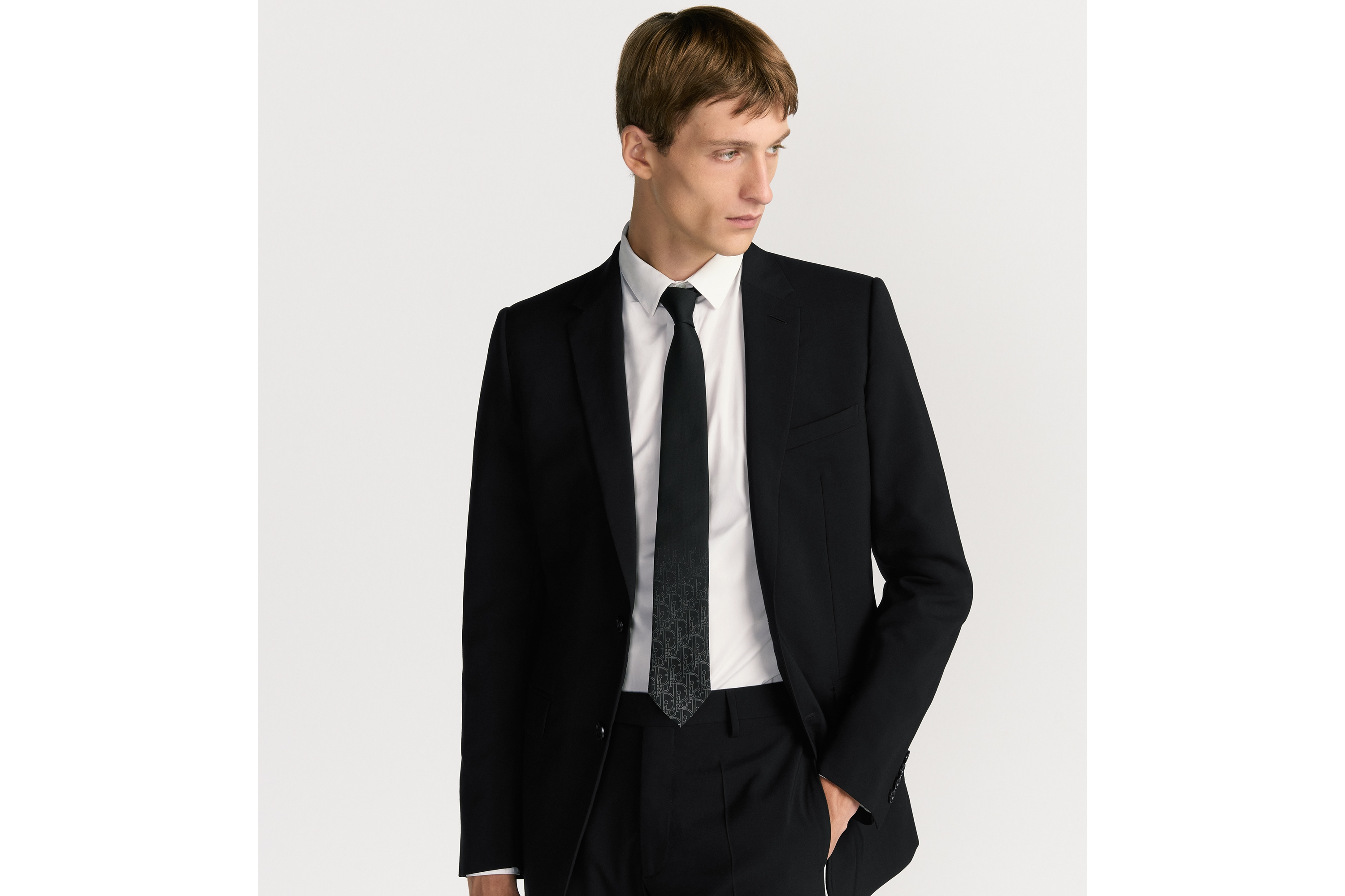 look_image_alt_prefix 领带 黑色和白色桑蚕丝面料渐变 Dior Gravity 图案 E35