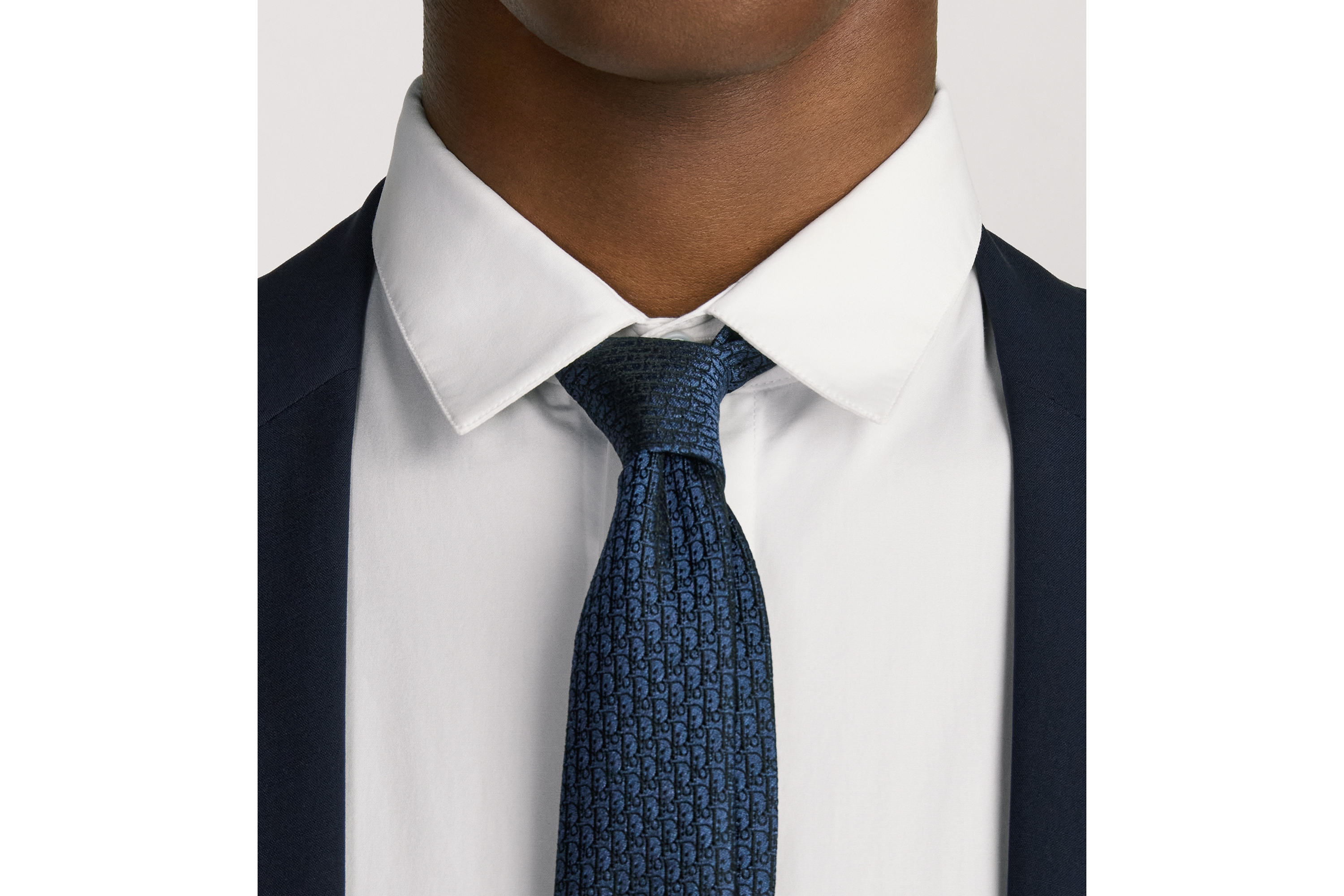 look_image_alt_prefix Dior 印花领带 蓝色桑蚕丝面料 Oblique Trio 印花 E36