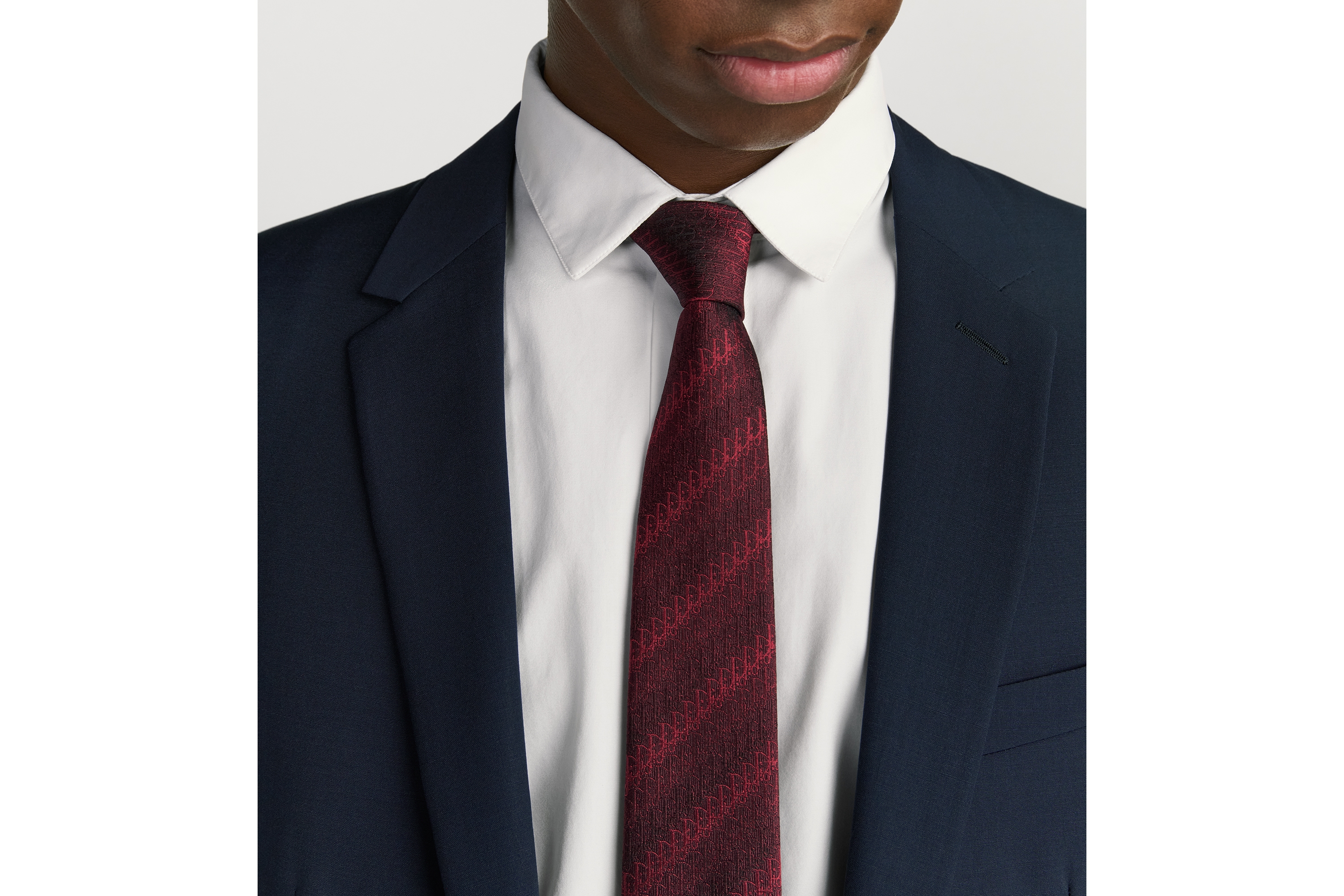 look_image_alt_prefix Dior 印花领带 红色桑蚕丝面料 Oblique Trio 印花 E36