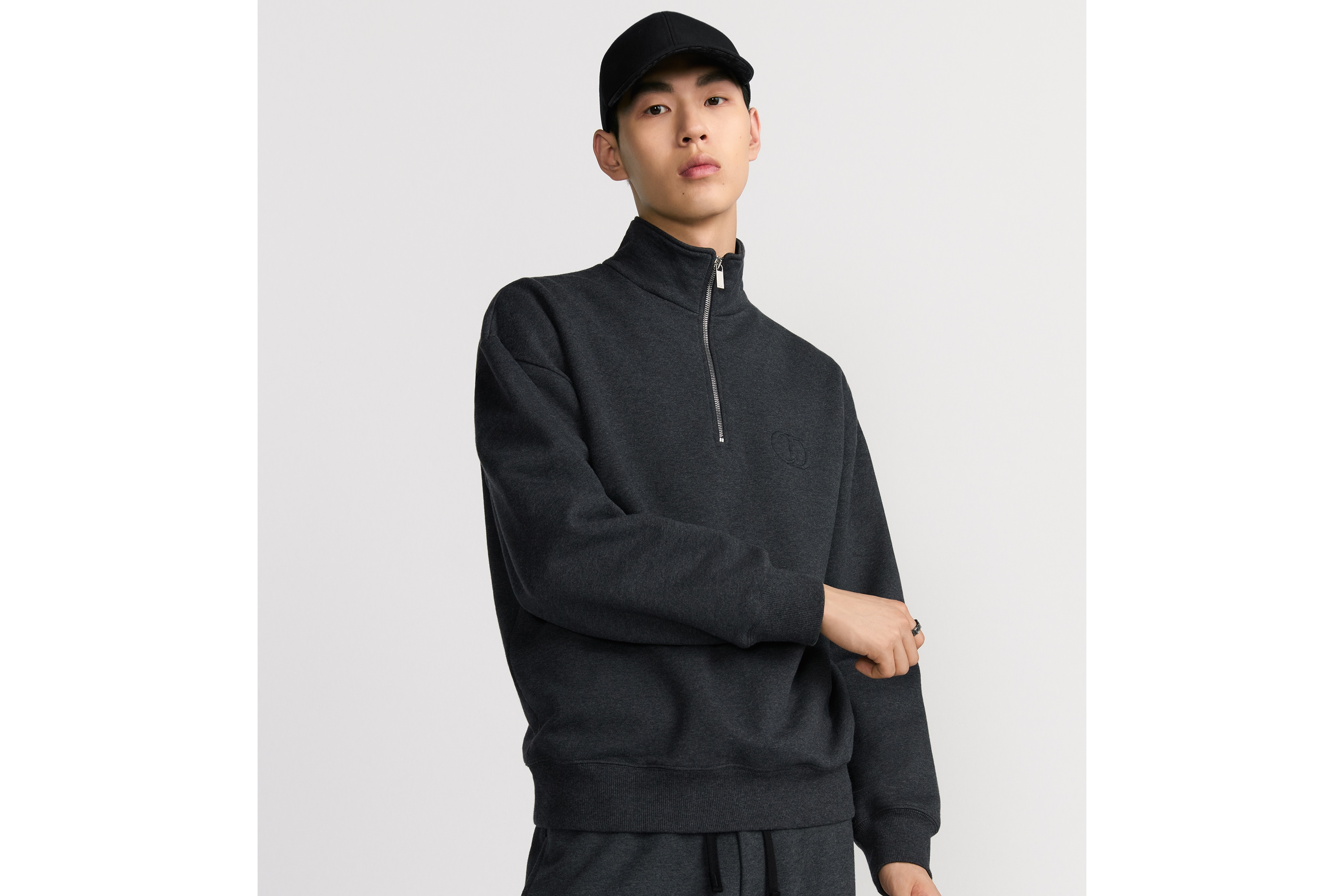 半拉链卫衣 深灰色棉质起绒面料 CD Icon 刺绣 E01