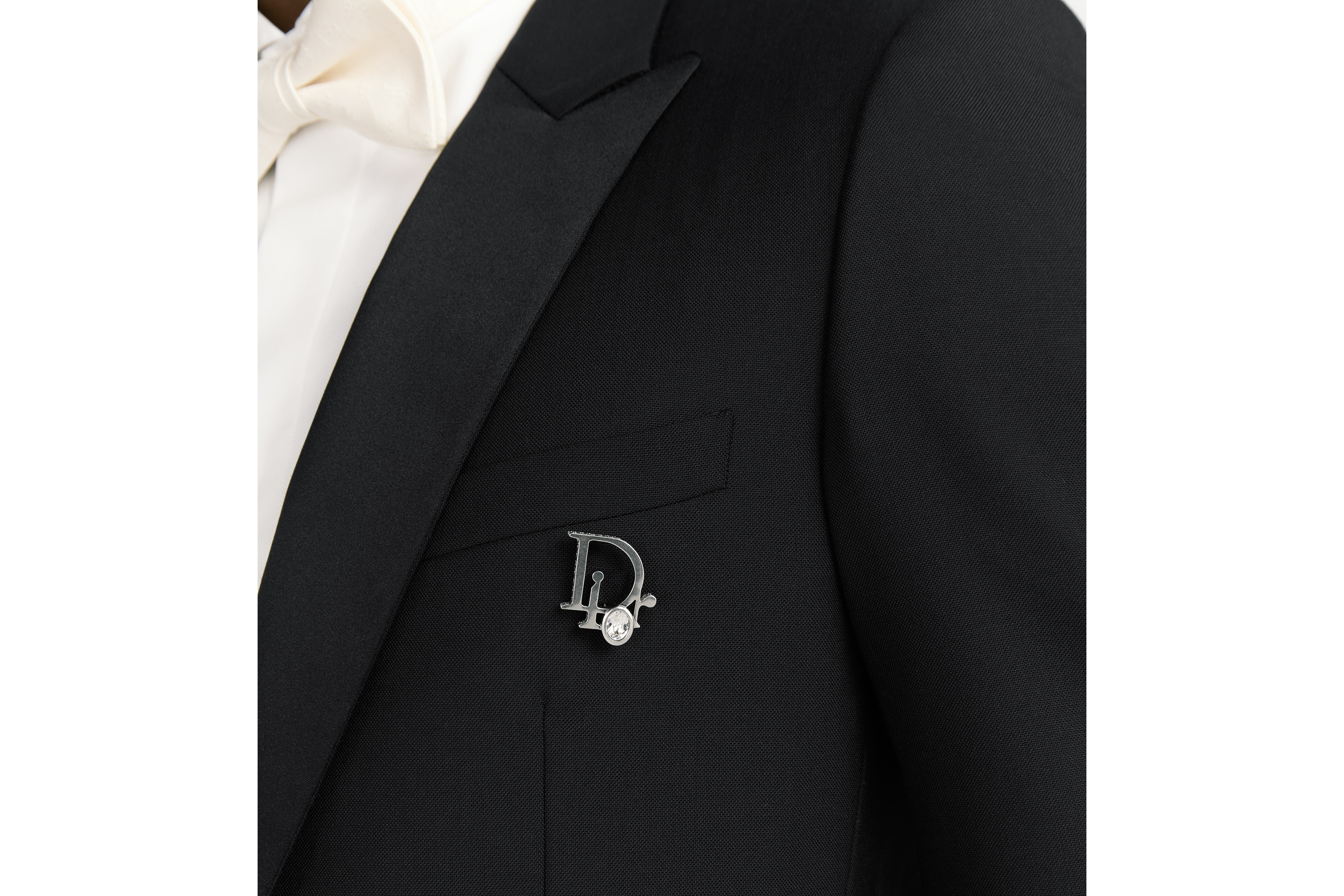 look_image_alt_prefix Dior Sparkle 胸针 银色饰面铜合金搭配白色晶体和灰色人工树脂装饰 E40