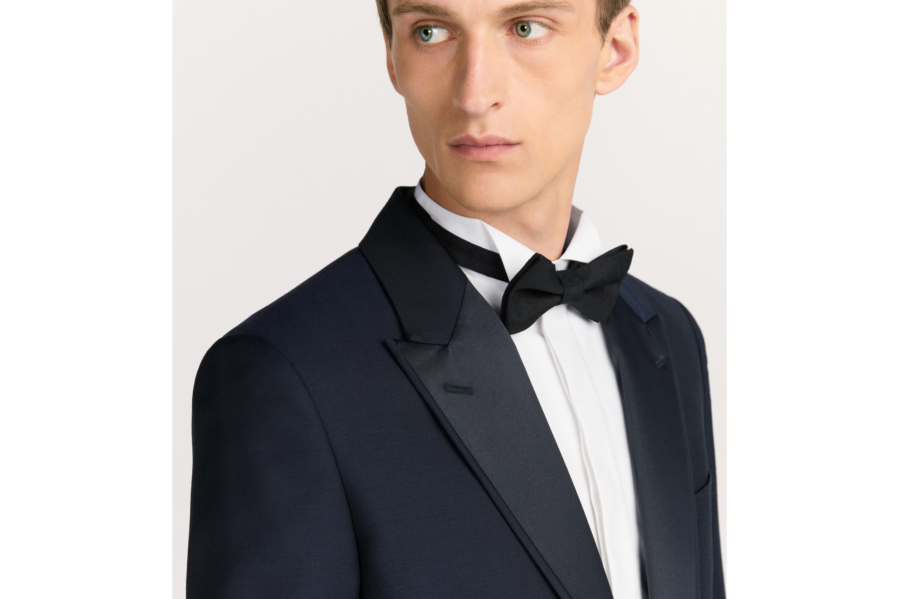 look_image_alt_prefix 单西 蓝色绵羊毛混纺提花面料搭配缎面细节 E05