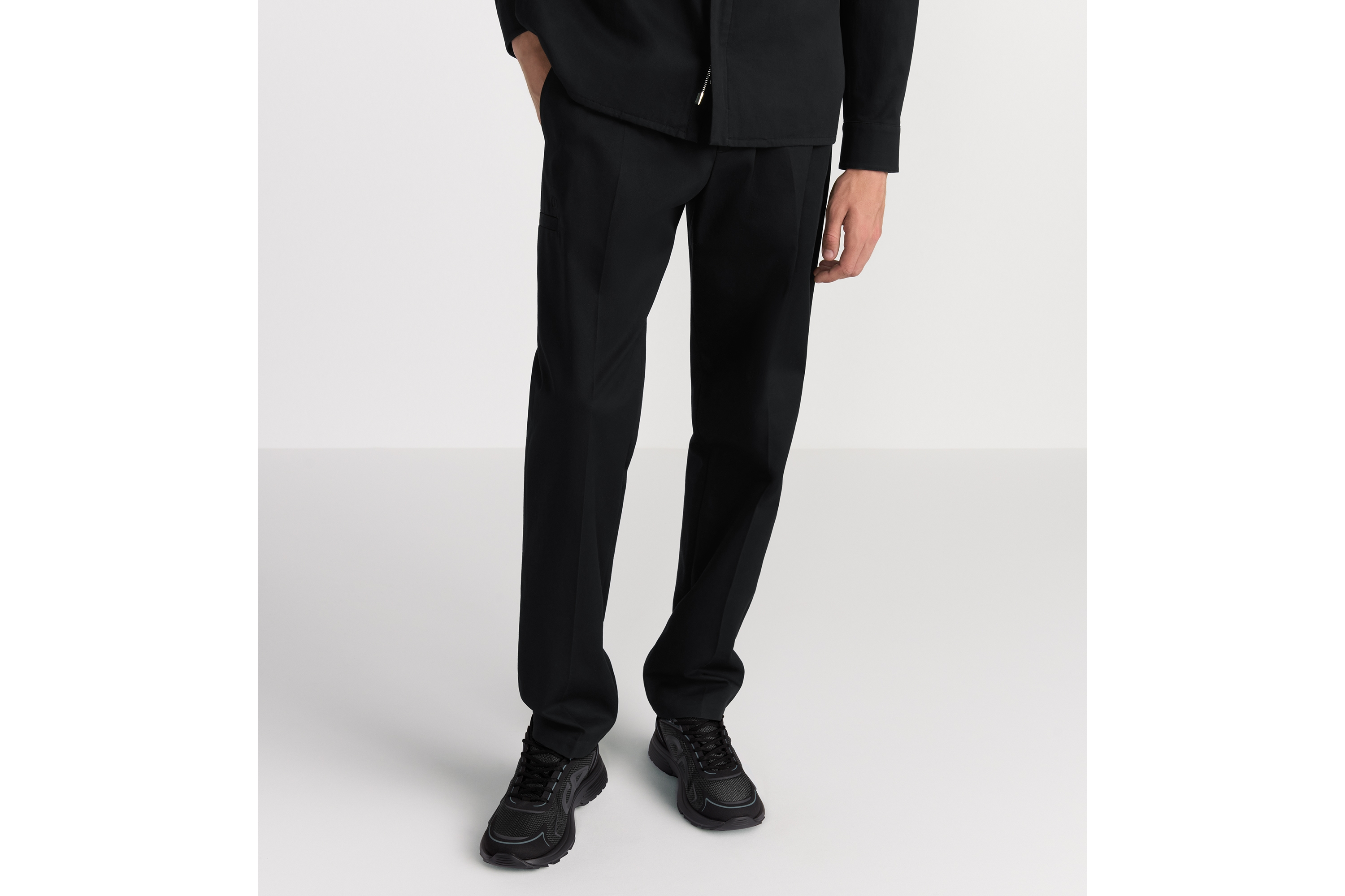 look_image_alt_prefix 精裁运动裤 黑色棉质华达呢 CD Icon 刺绣 E13