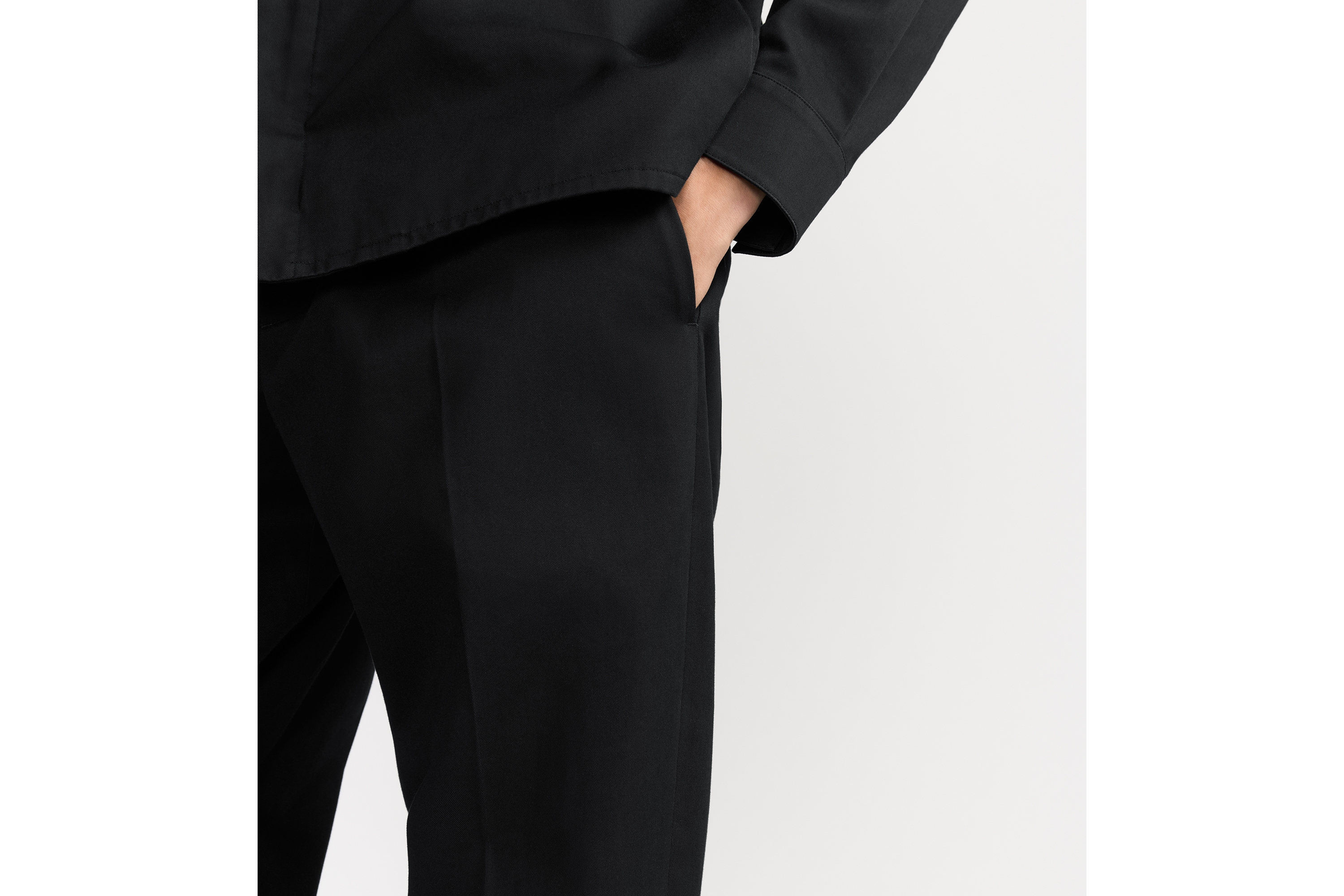 look_image_alt_prefix 精裁运动裤 黑色棉质华达呢 CD Icon 刺绣 E16