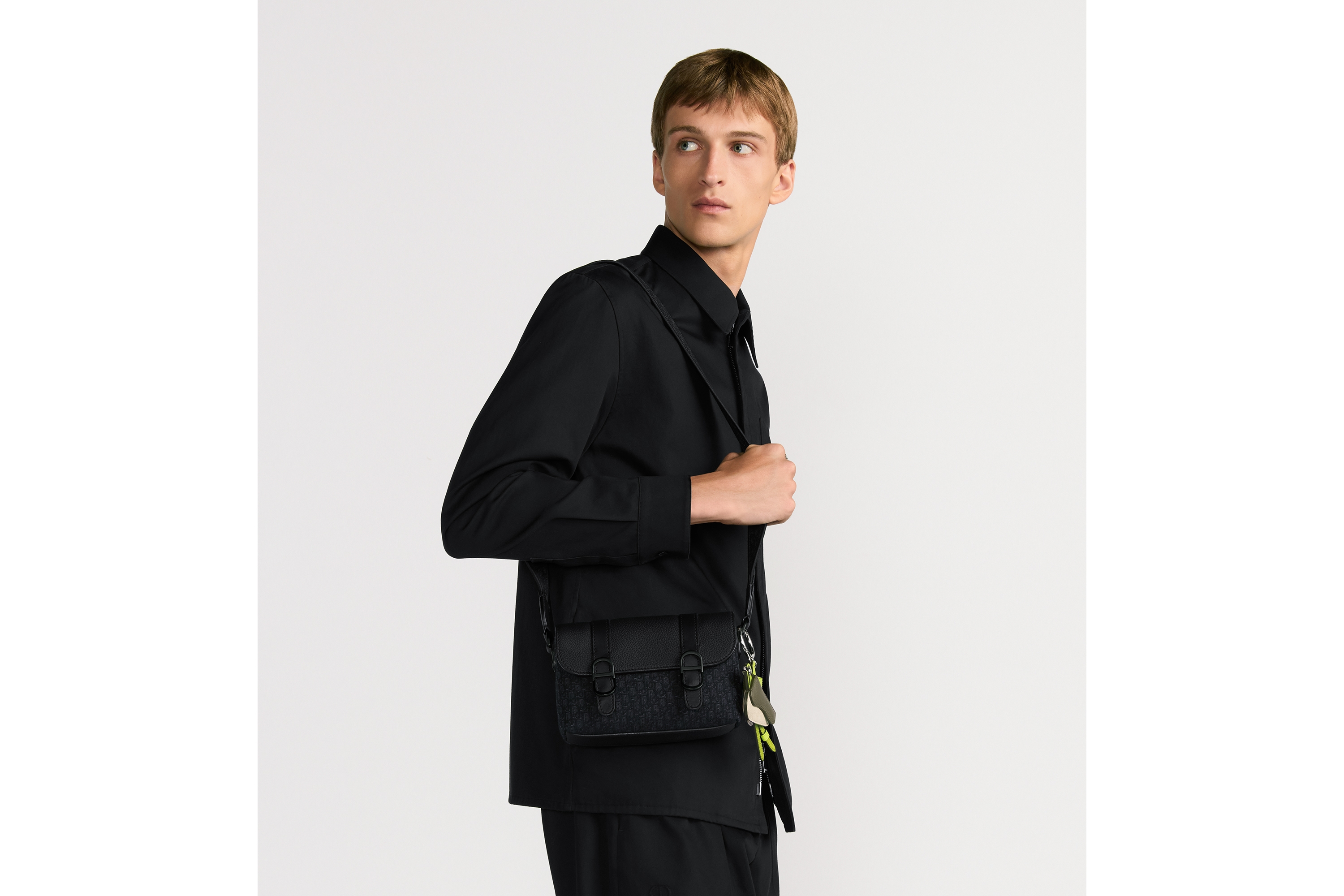 迷你 Dior Daily 翻盖信使包 黑色超迷你 Oblique 印花面料、黑色柔软粒面牛皮革和黑色粒面牛皮革 E19