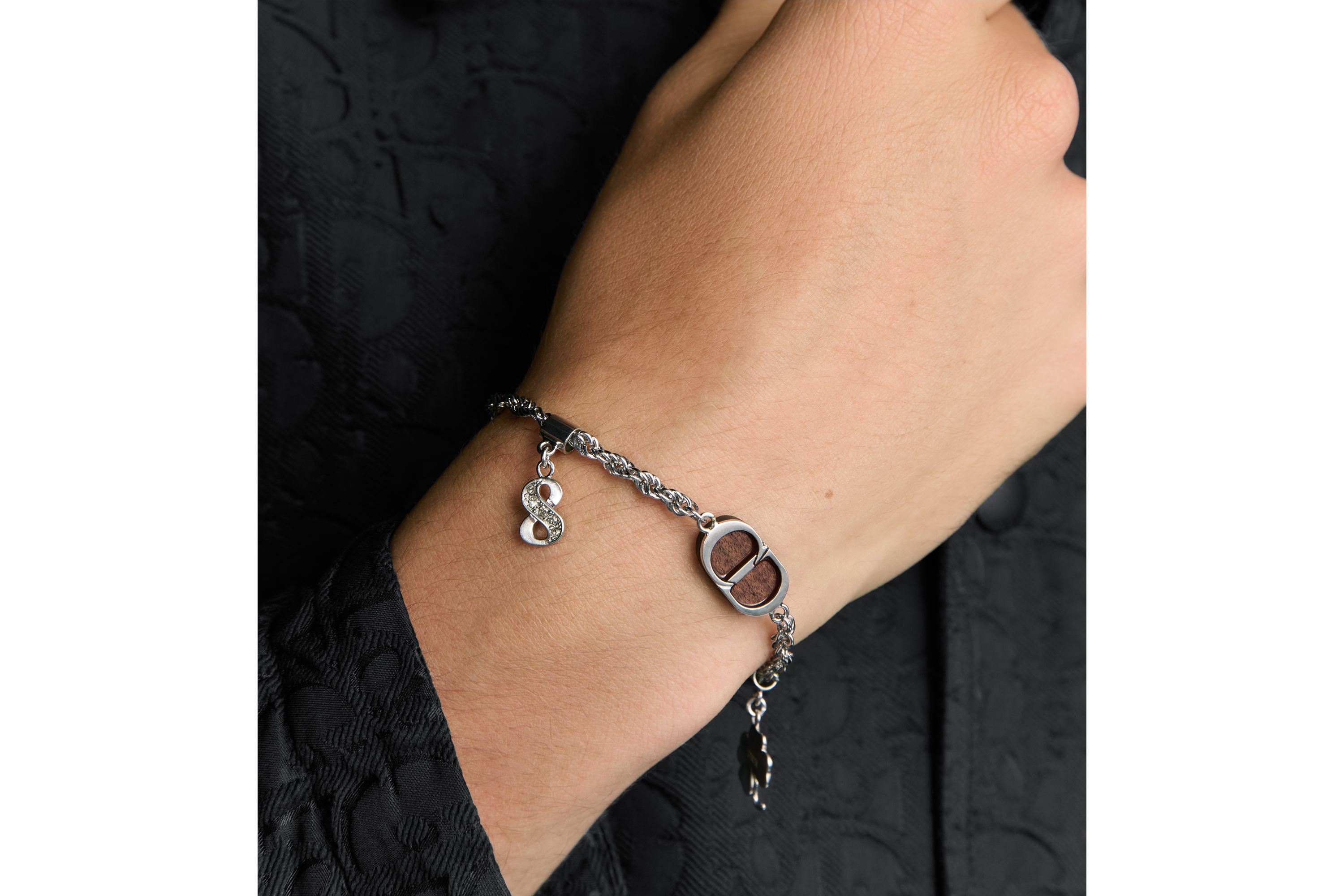 Knock on Wood 手链 银色饰面铜合金、桑托斯木和白色晶体装饰 E39