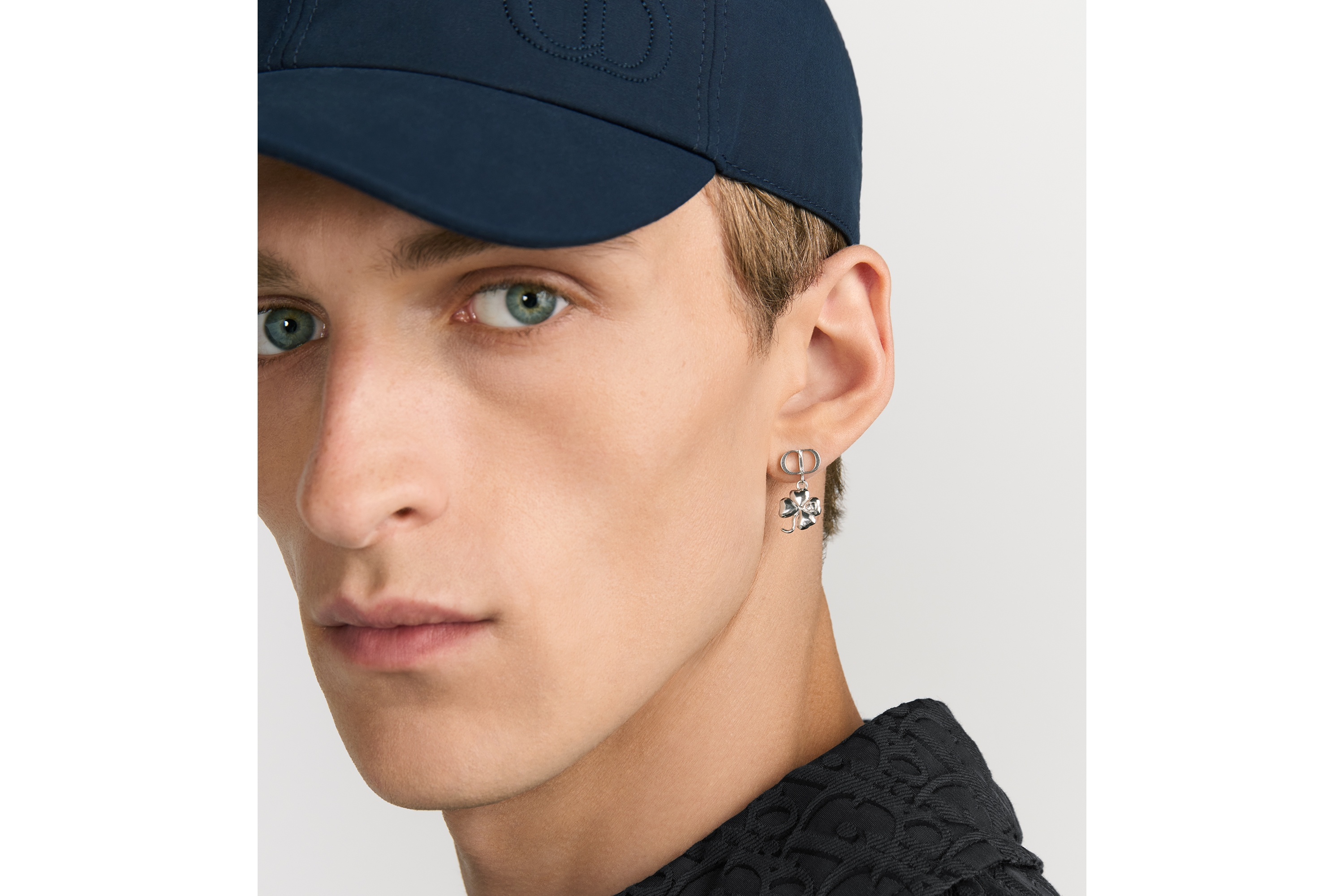 Knock on Wood 耳环套装 银色饰面铜合金和白色晶体装饰 E40