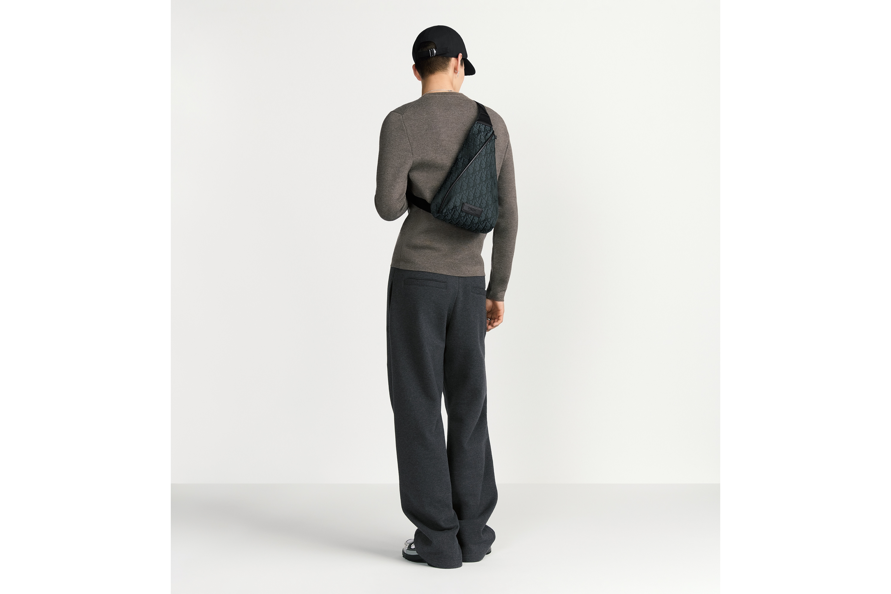 look_image_alt_prefix Dior Trek 拉链单肩包 黑色 Oblique 印花尼龙 E21