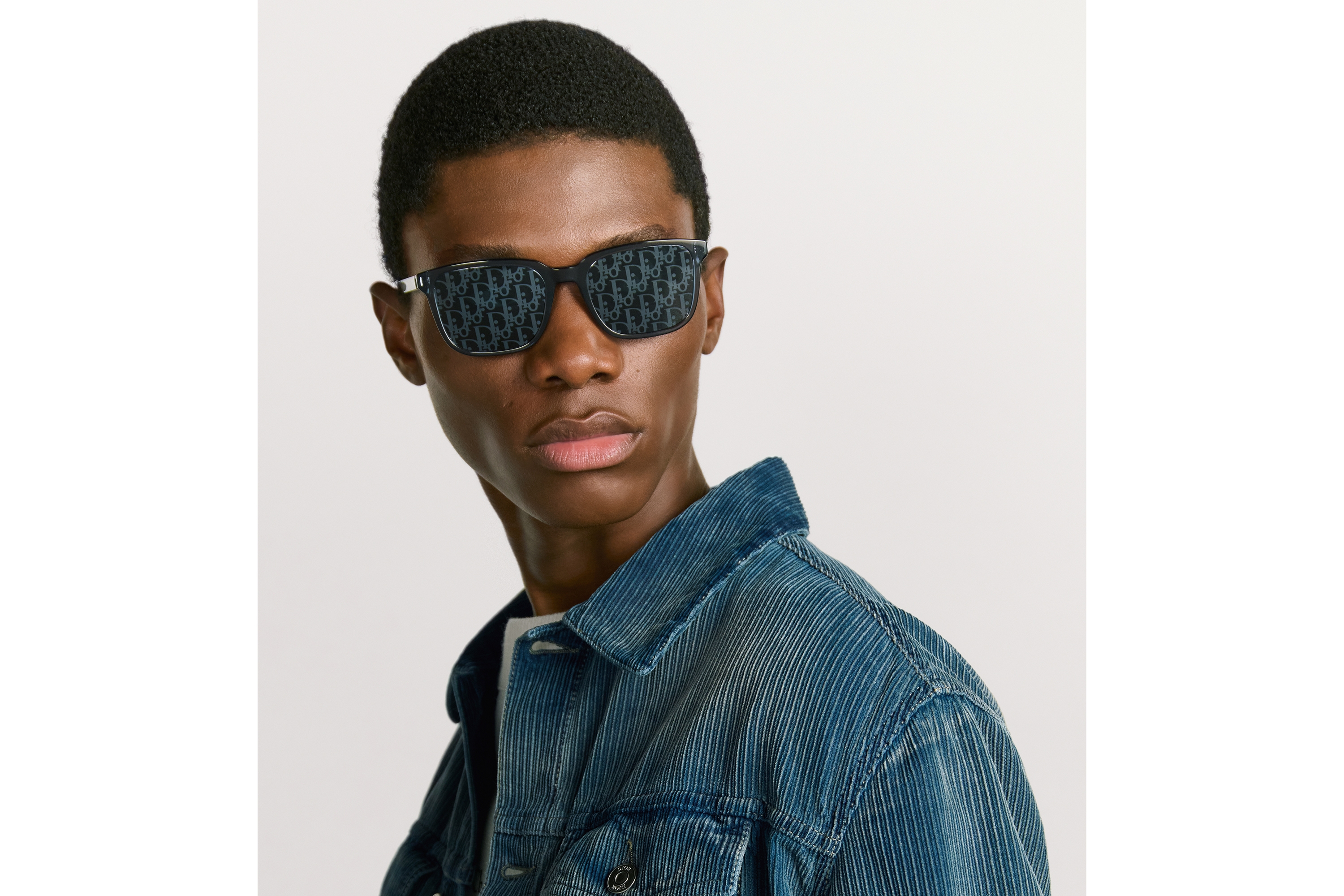 DiorTag SU 太阳眼镜 海军蓝色半透明方形镜框 E29