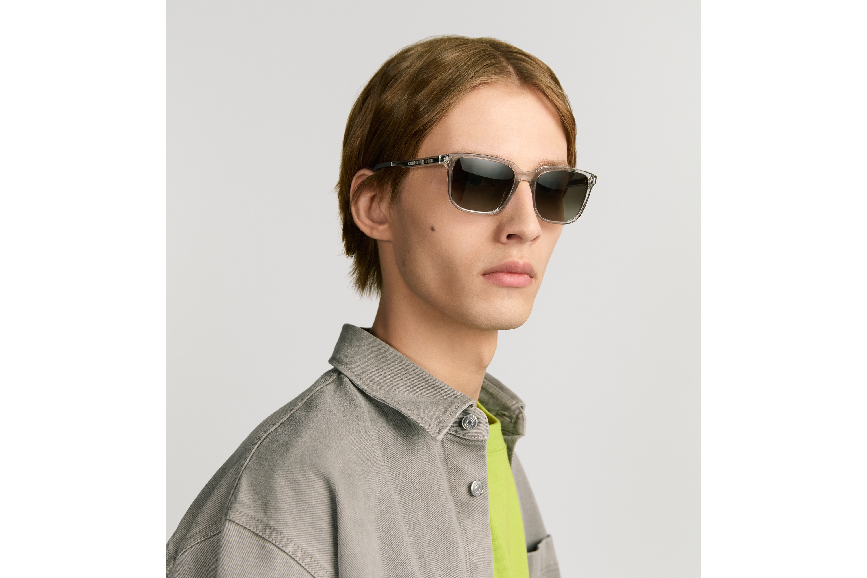 DiorTag SU 太阳眼镜 浅灰色半透明方形镜框 E29